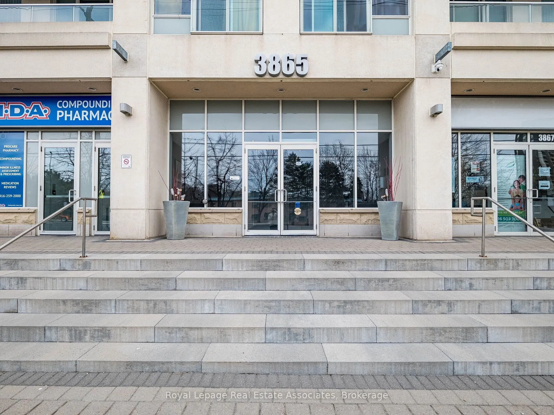 3865 Lake Shore Boulevard W, #401