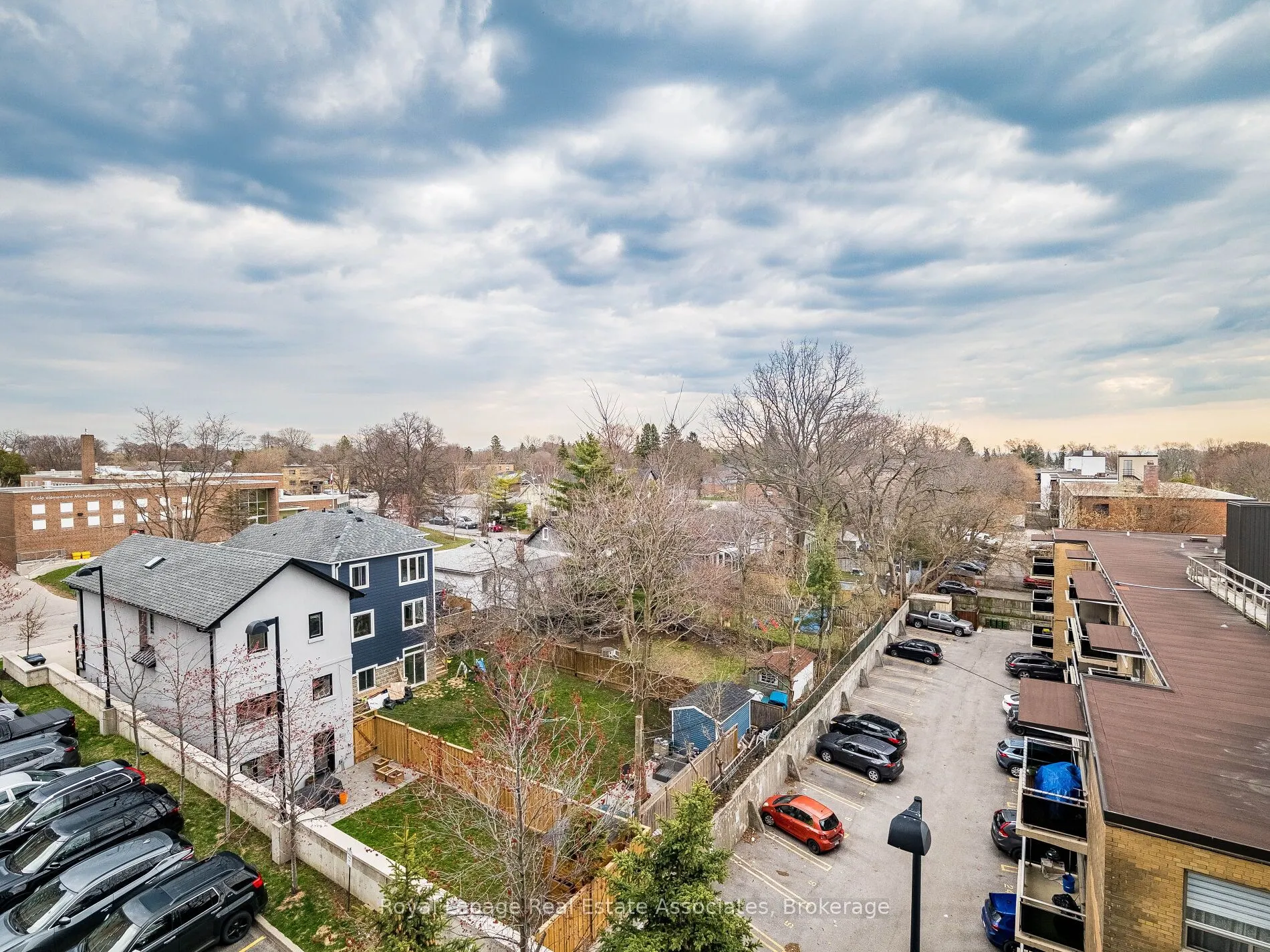 3865 Lake Shore Boulevard W, #401