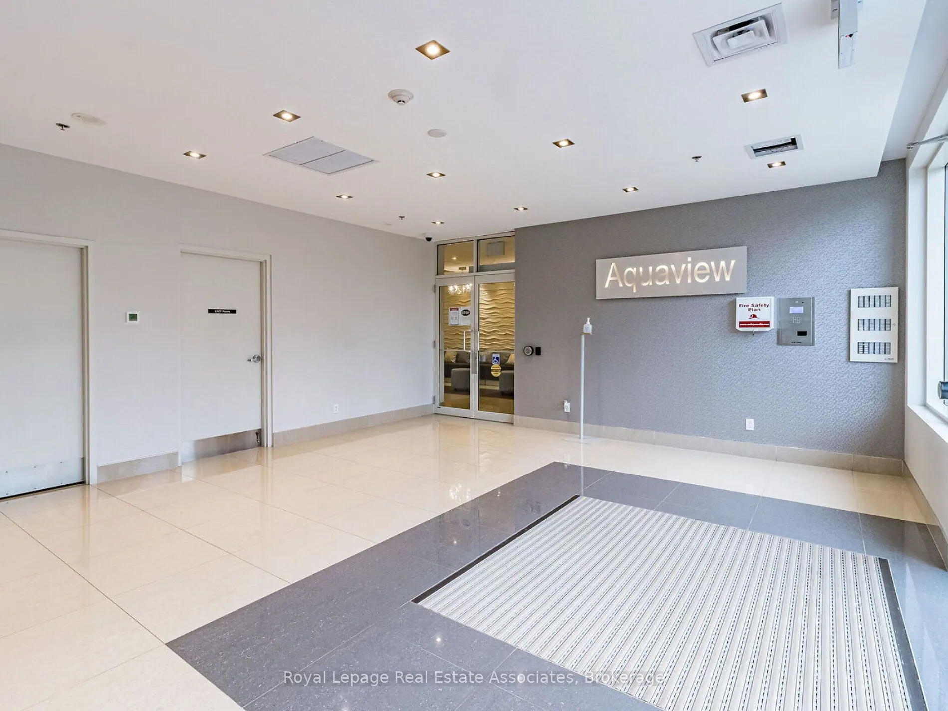 3865 Lake Shore Boulevard W, #401