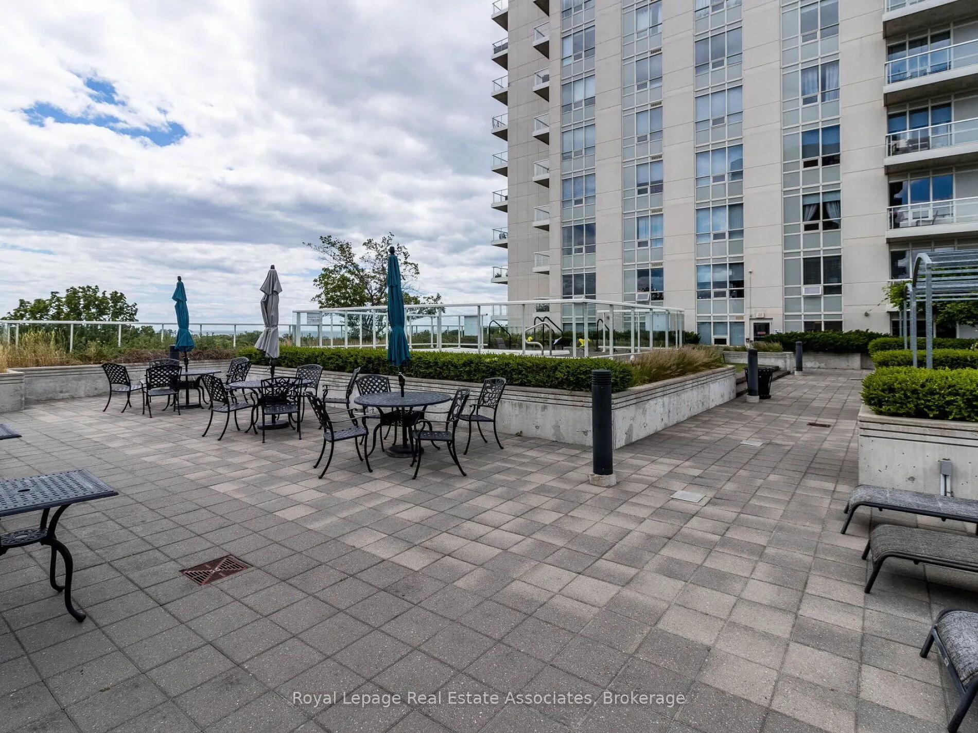 3865 Lake Shore Boulevard W, #401