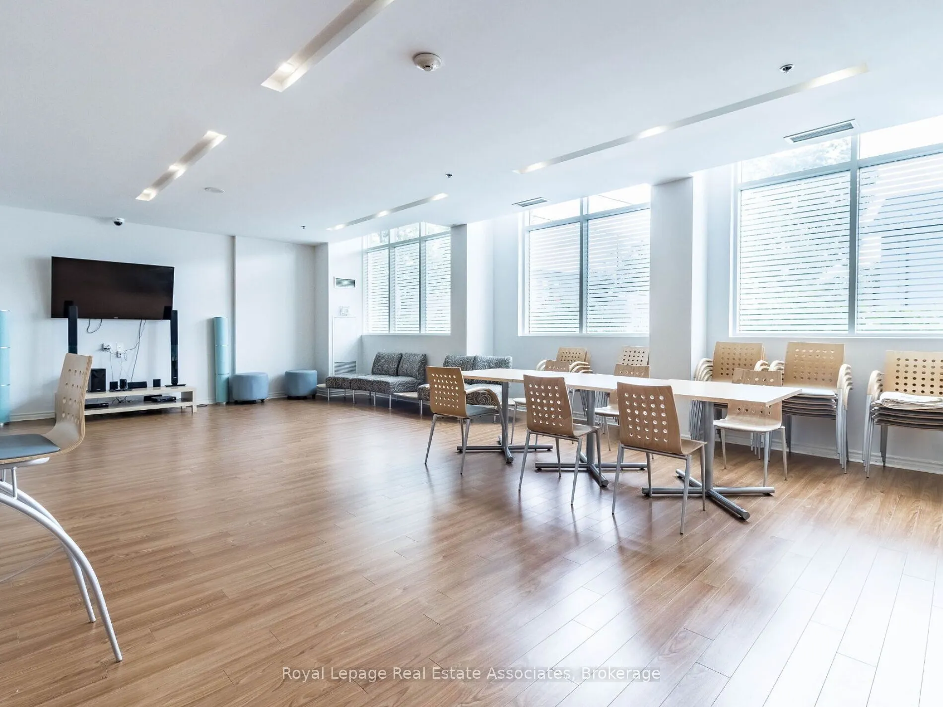 3865 Lake Shore Boulevard W, #401
