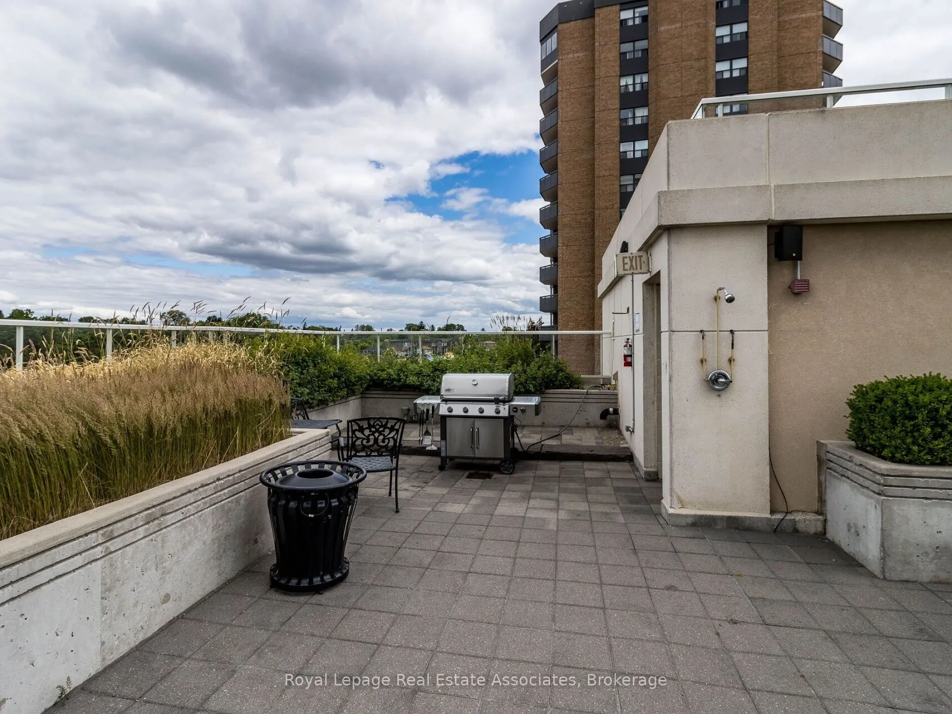 3865 Lake Shore Boulevard W, #401