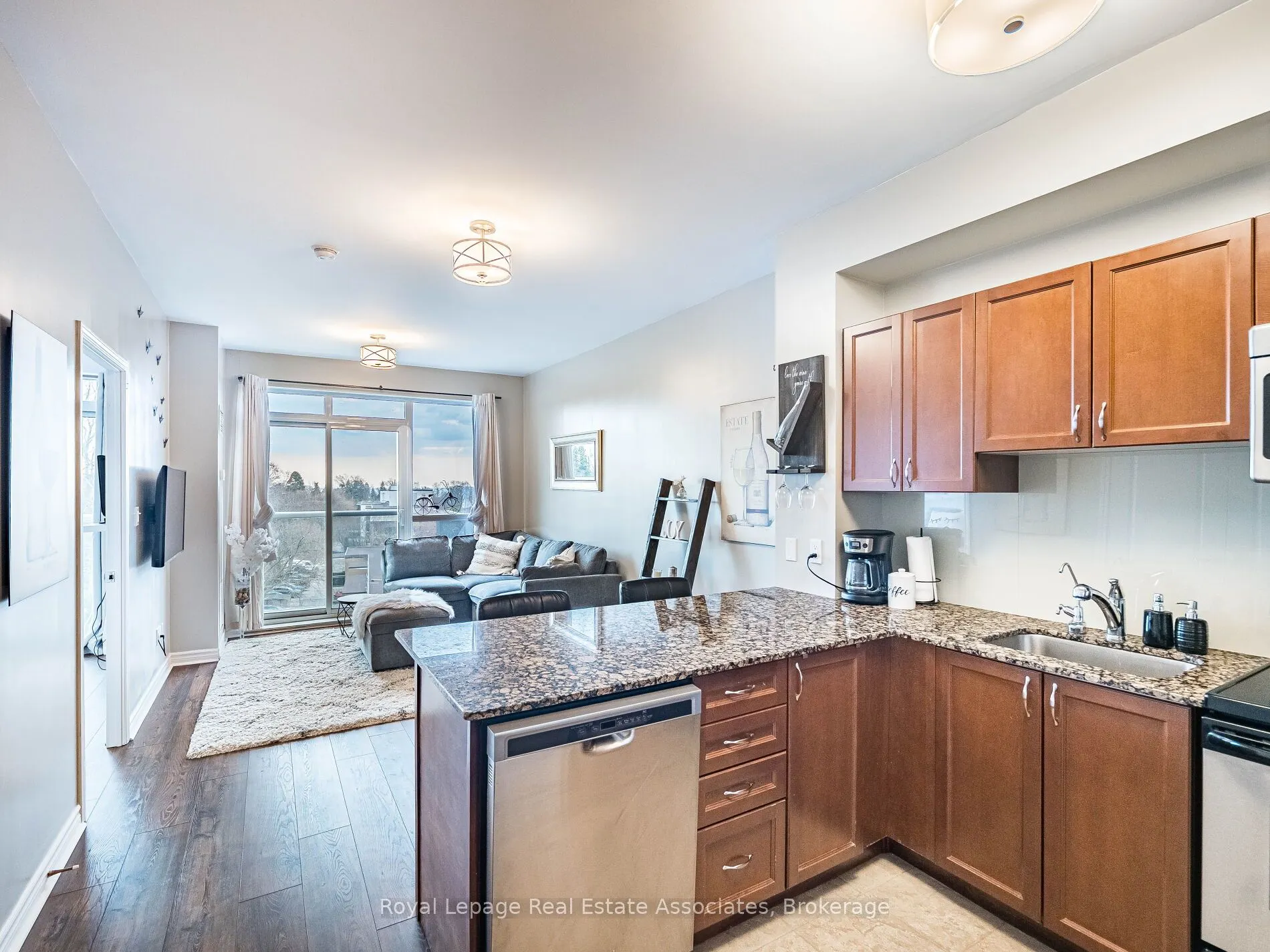 3865 Lake Shore Boulevard W, #401