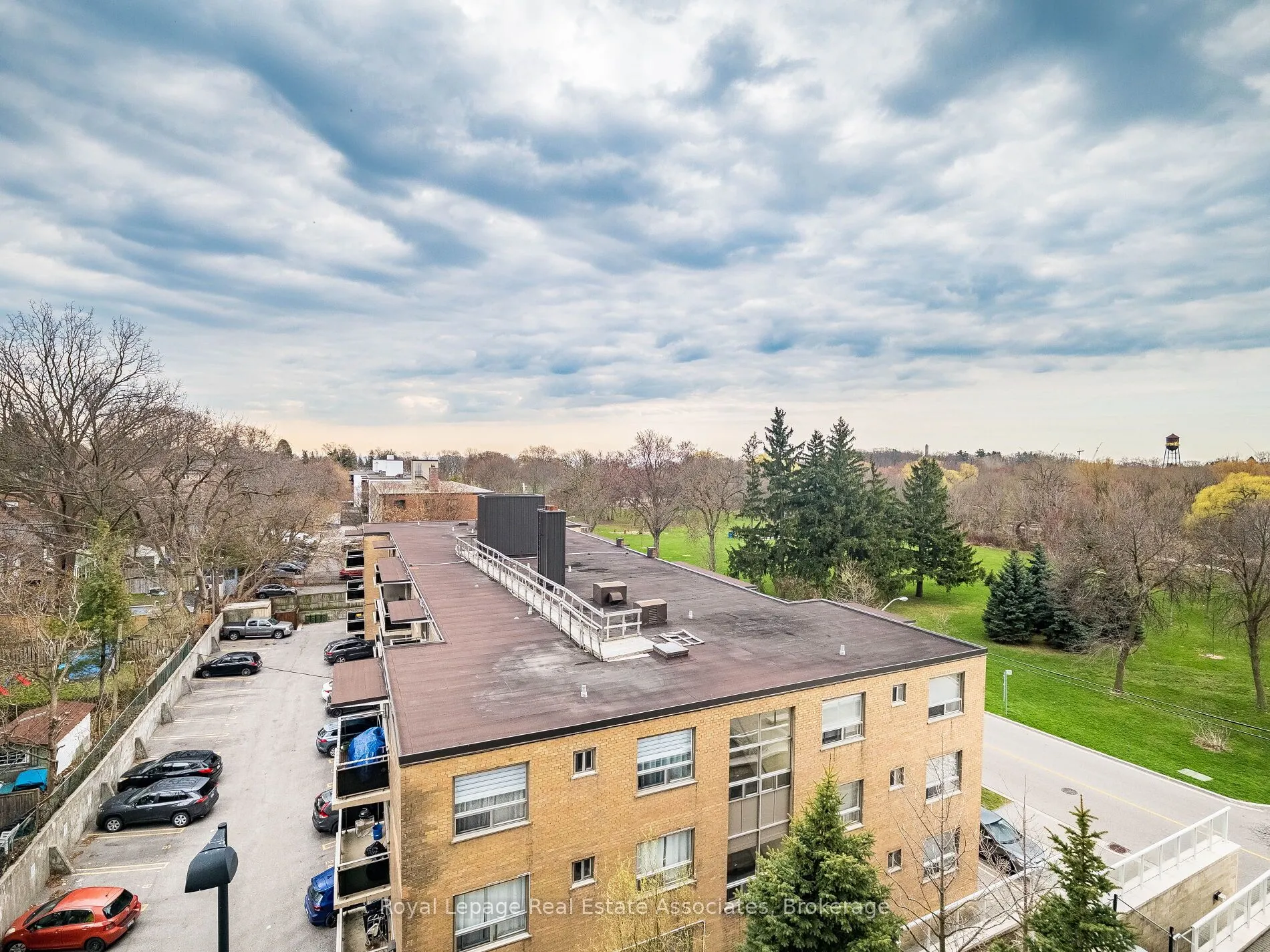 3865 Lake Shore Boulevard W, #401