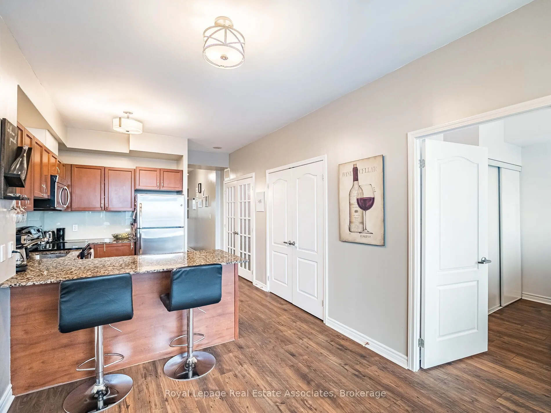 3865 Lake Shore Boulevard W, #401