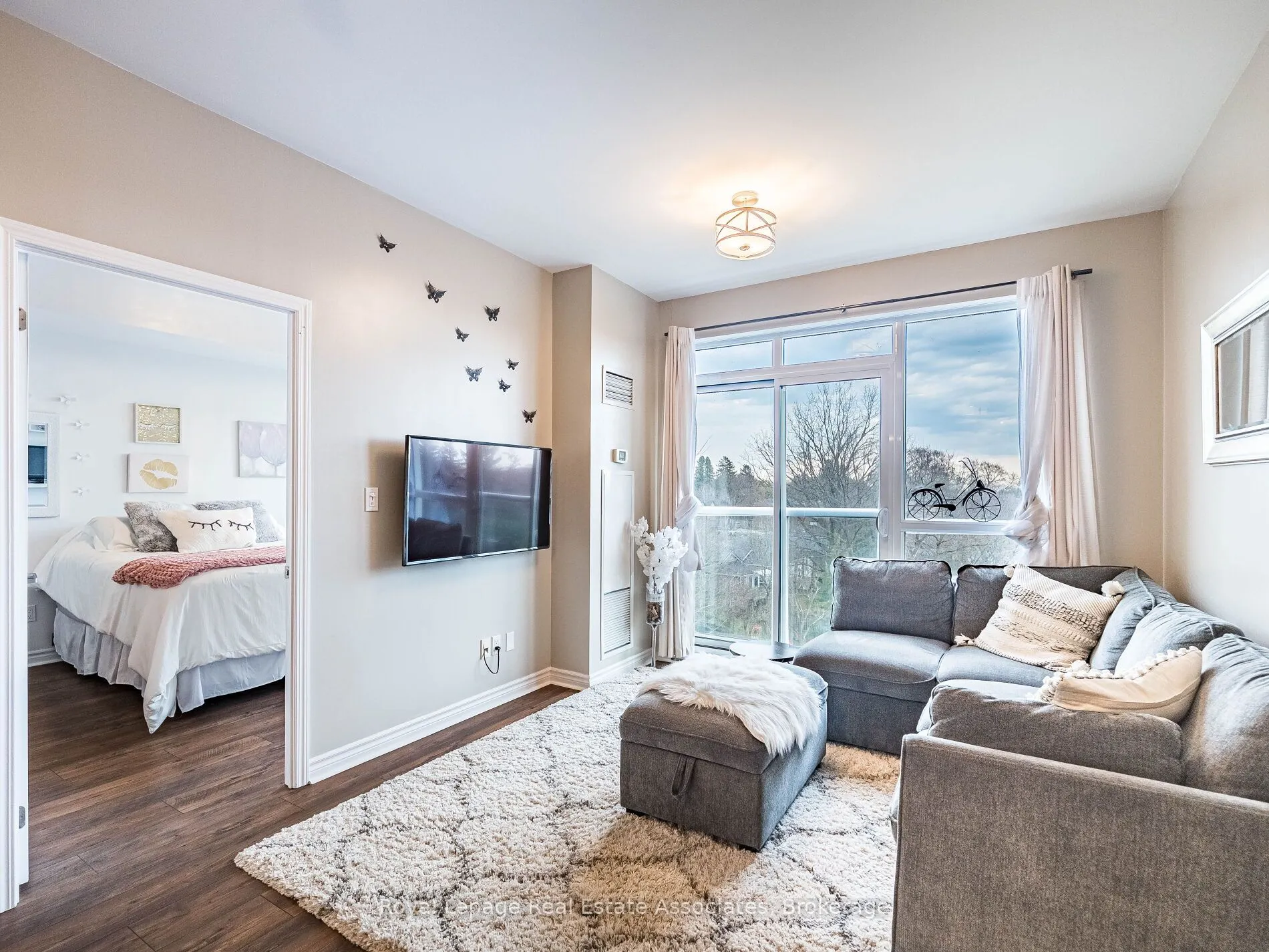 3865 Lake Shore Boulevard W, #401