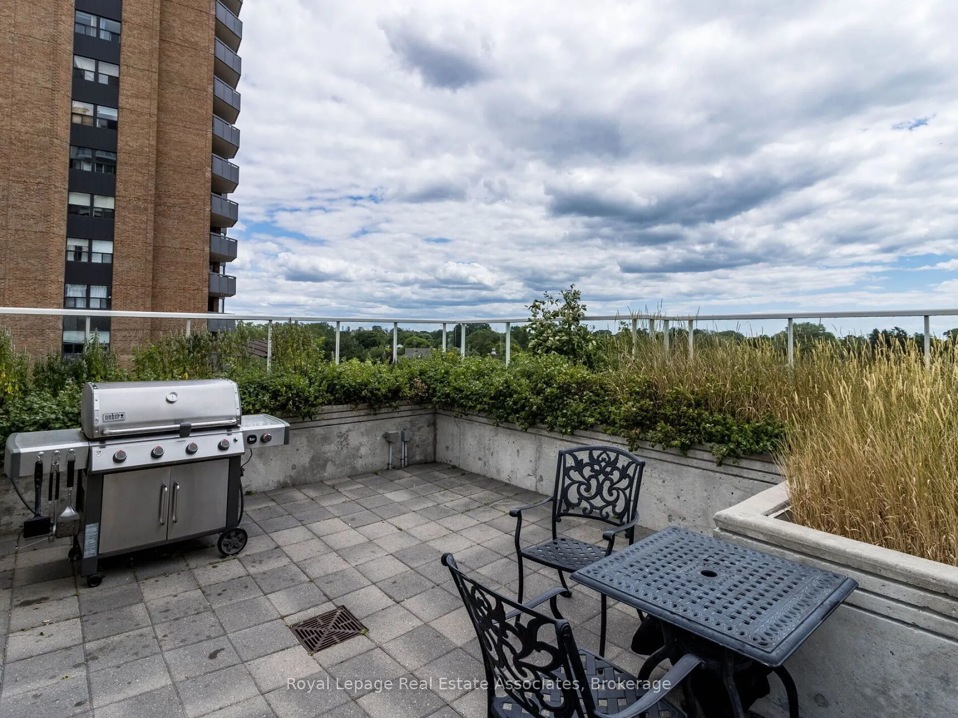 3865 Lake Shore Boulevard W, #401