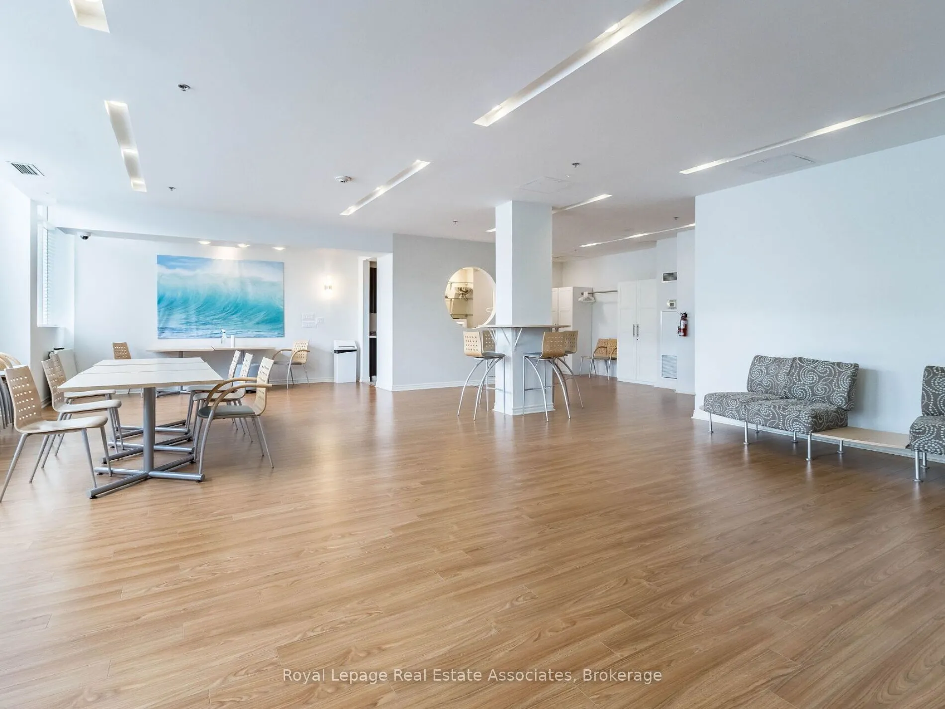 3865 Lake Shore Boulevard W, #401