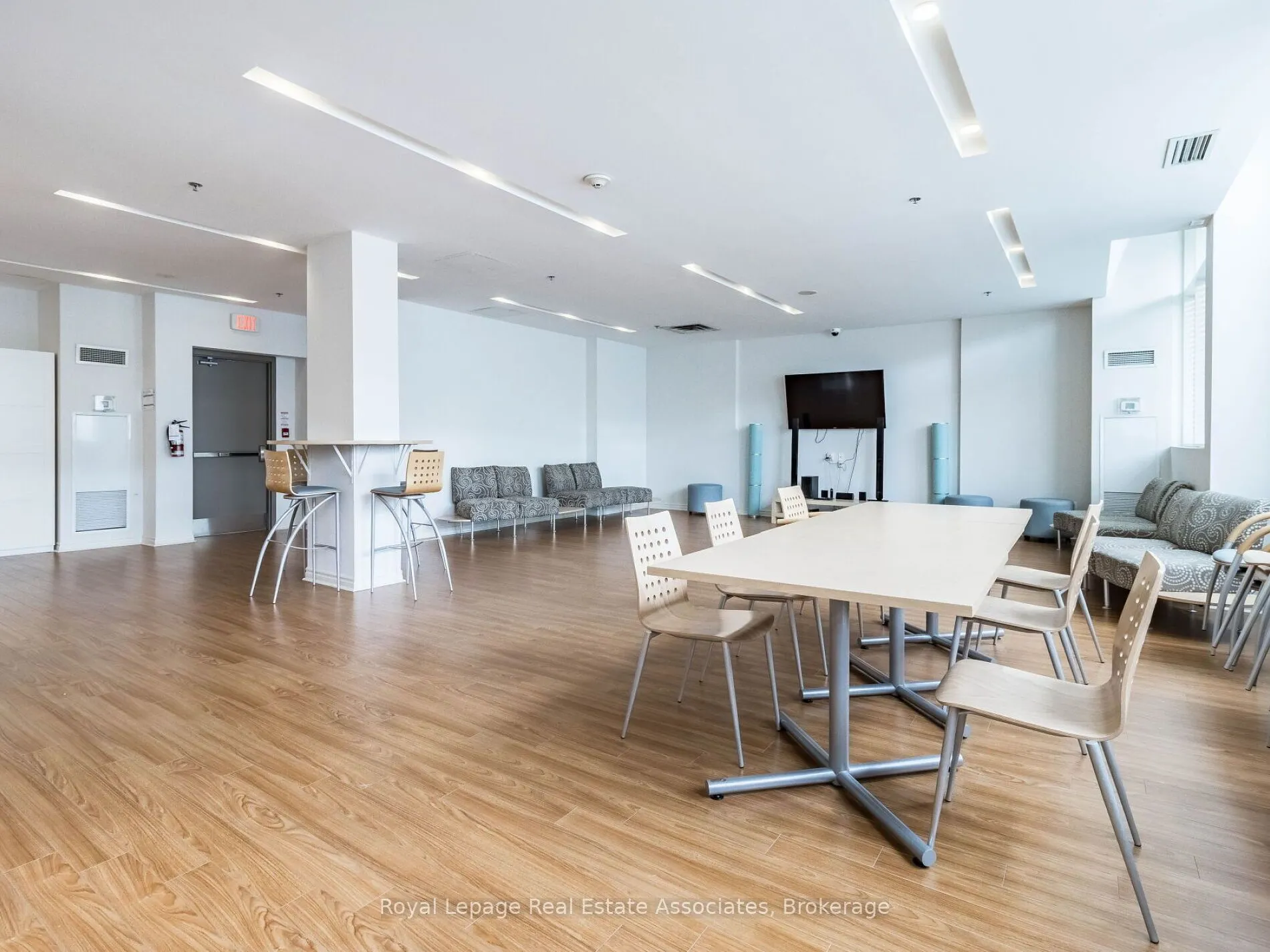 3865 Lake Shore Boulevard W, #401