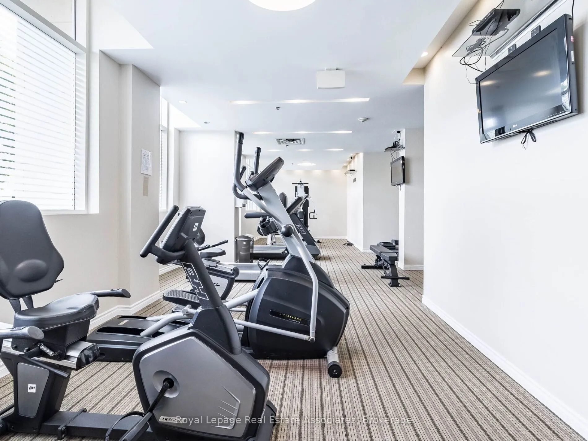 3865 Lake Shore Boulevard W, #401