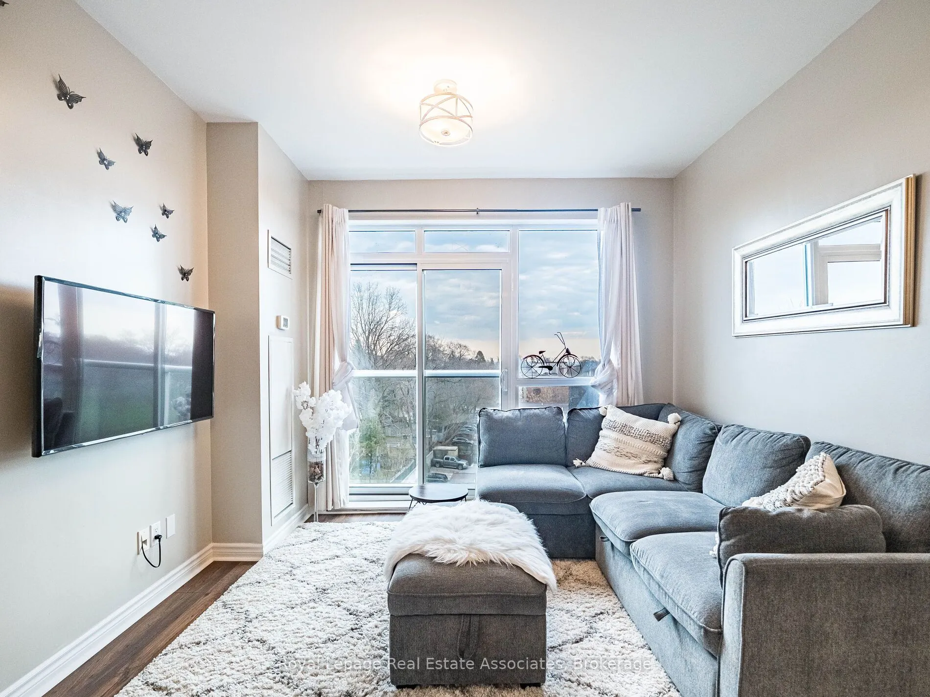 3865 Lake Shore Boulevard W, #401