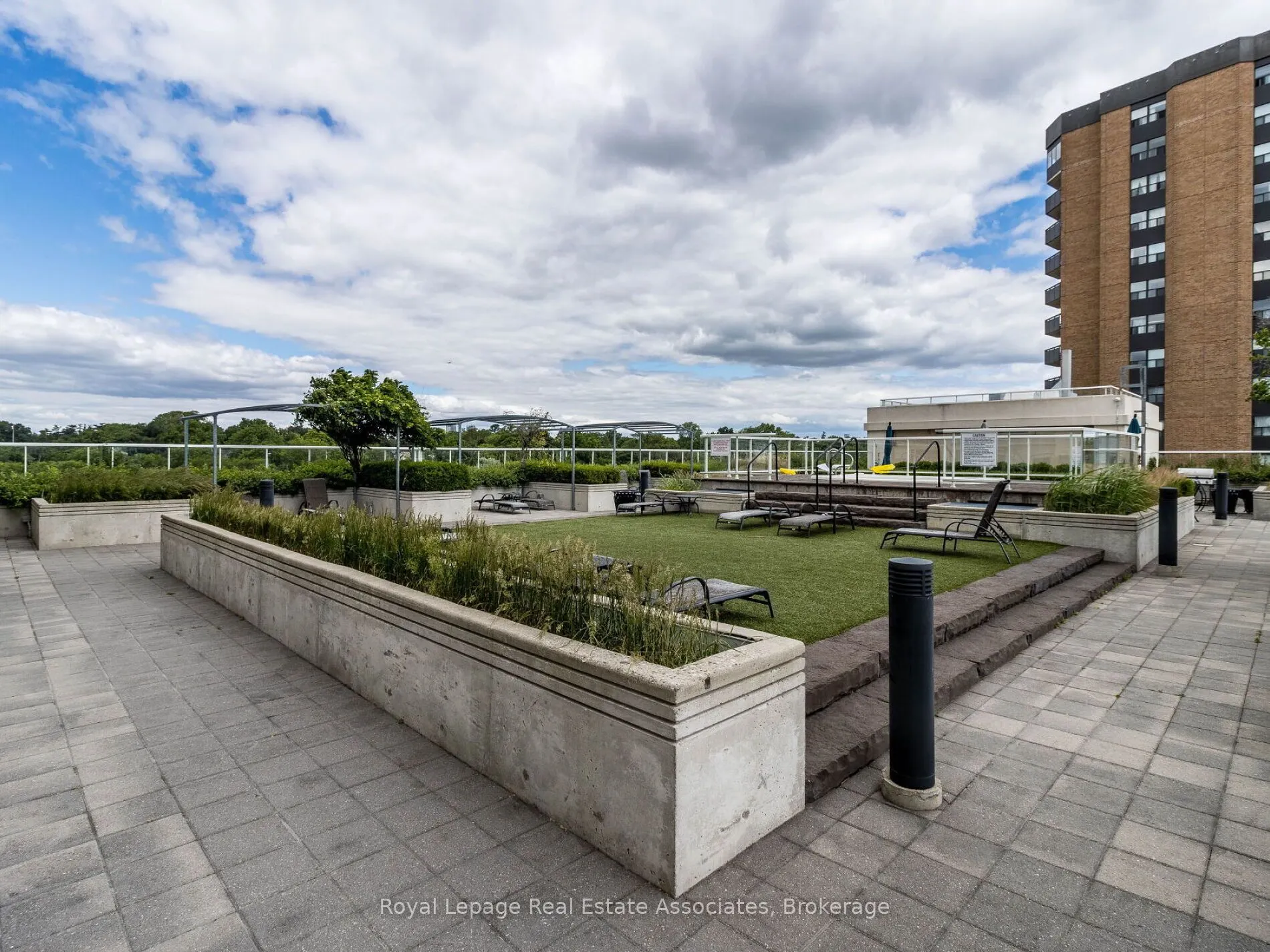 3865 Lake Shore Boulevard W, #401