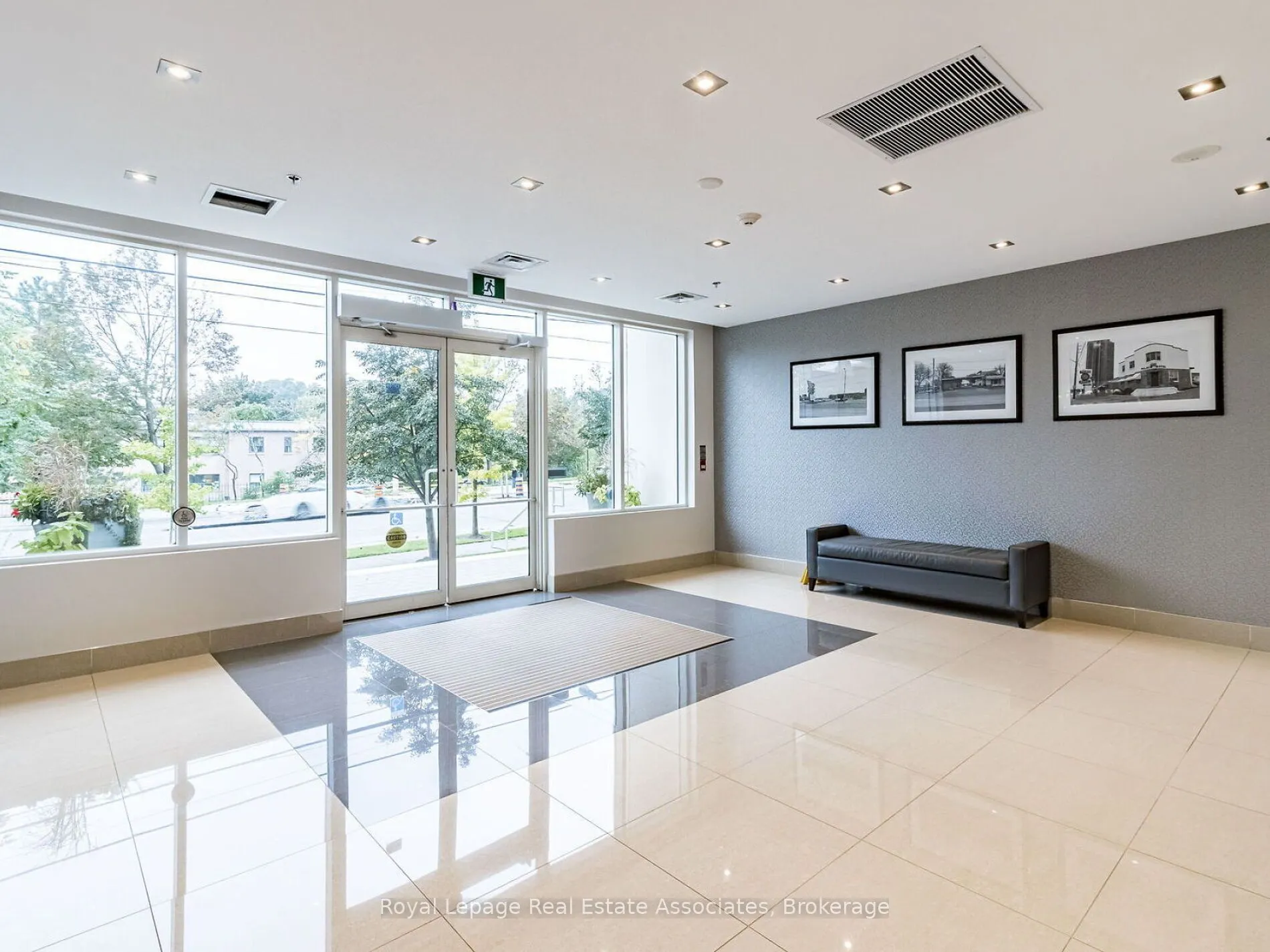 3865 Lake Shore Boulevard W, #401