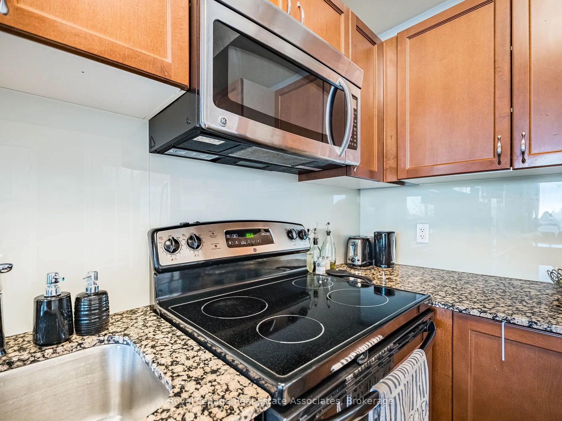 3865 Lake Shore Boulevard W, #401