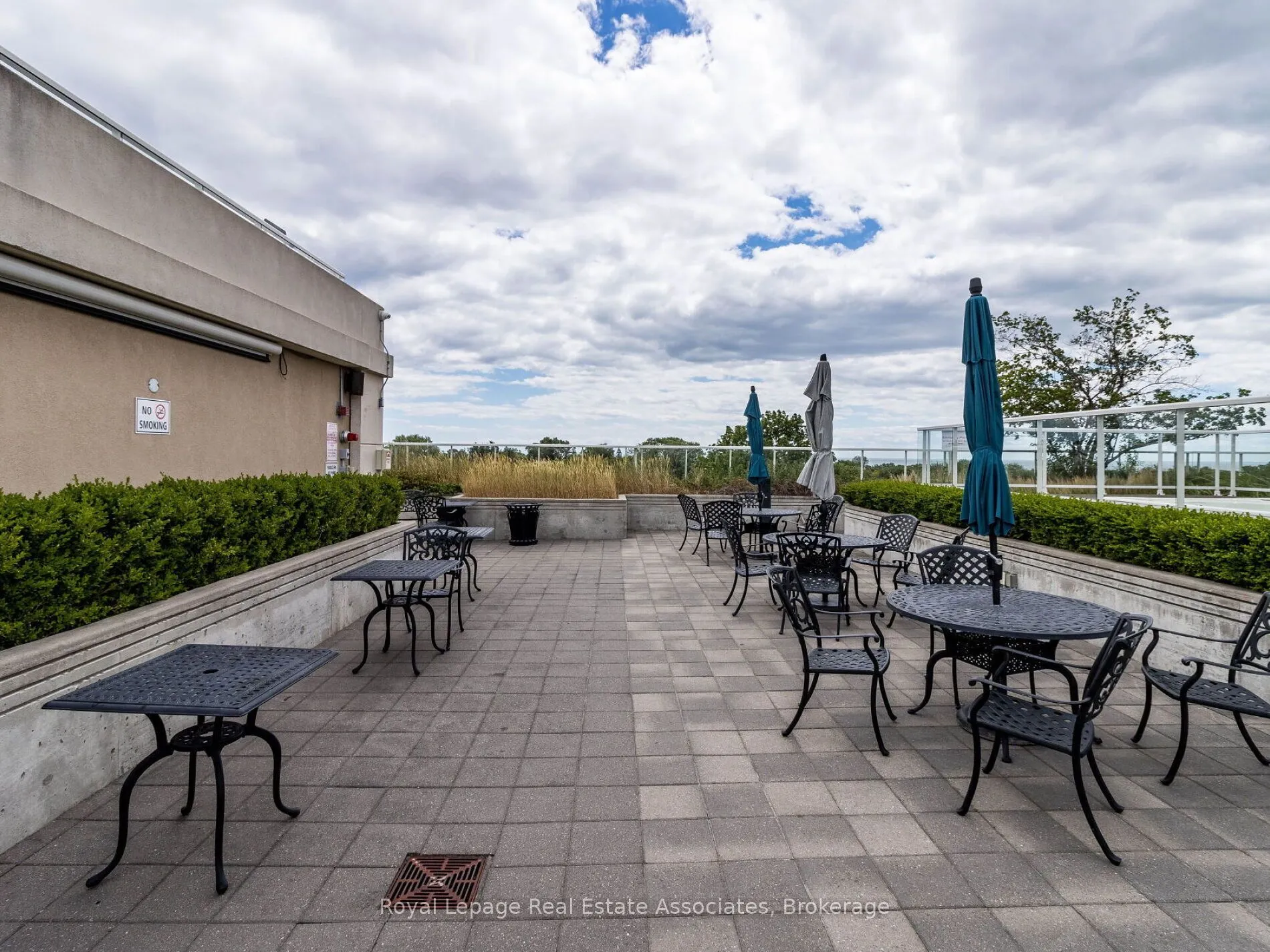 3865 Lake Shore Boulevard W, #401