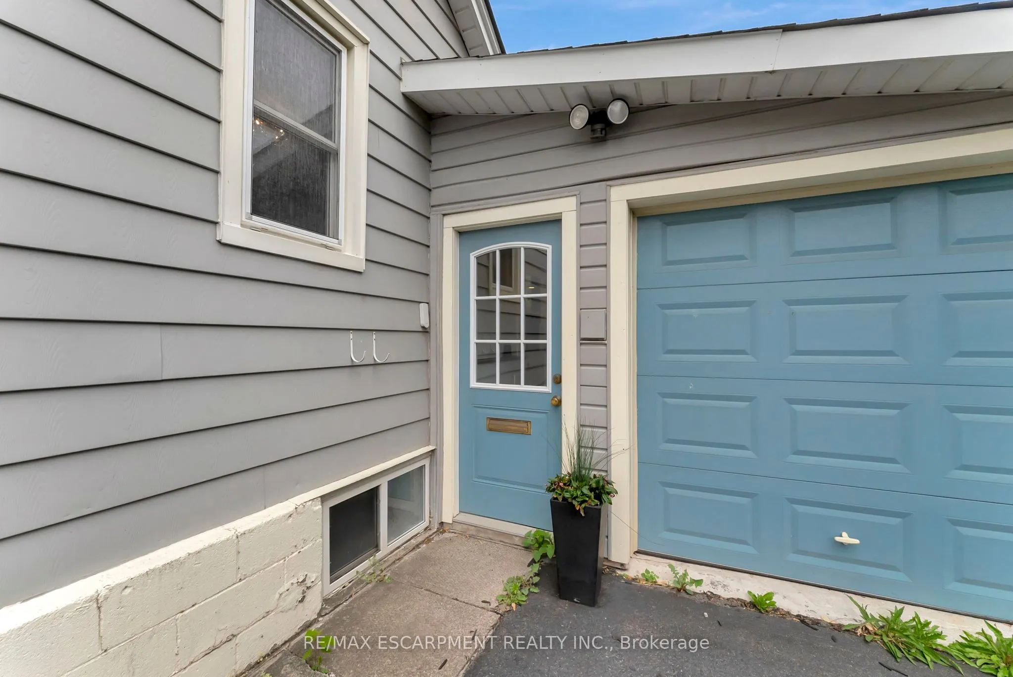 2387 Glenwood School Drive