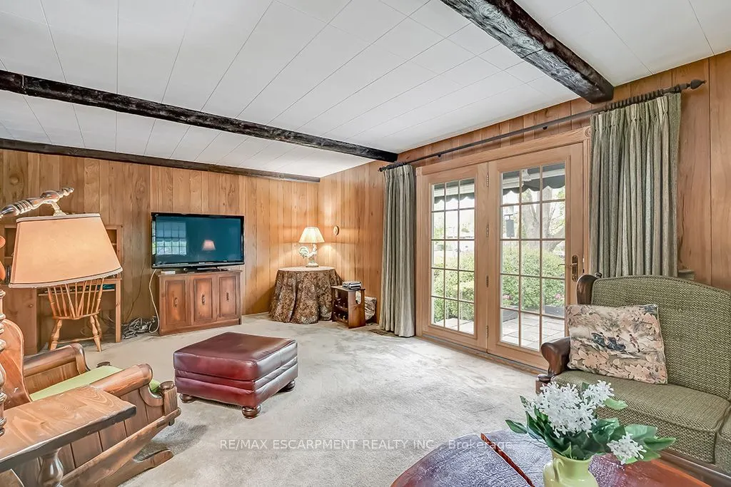 327 Strathcona Drive