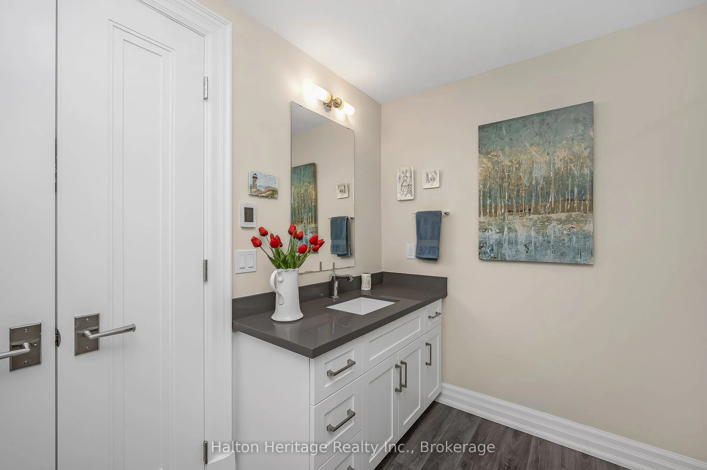 2060 Lakeshore Road, #1004
