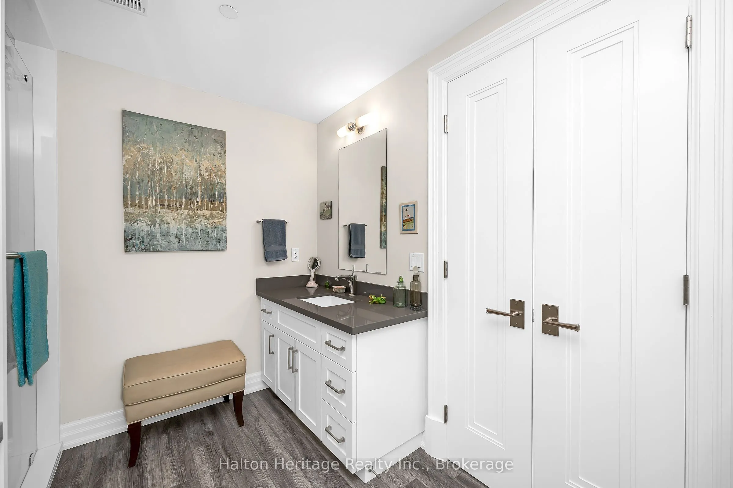 2060 Lakeshore Road, #1004