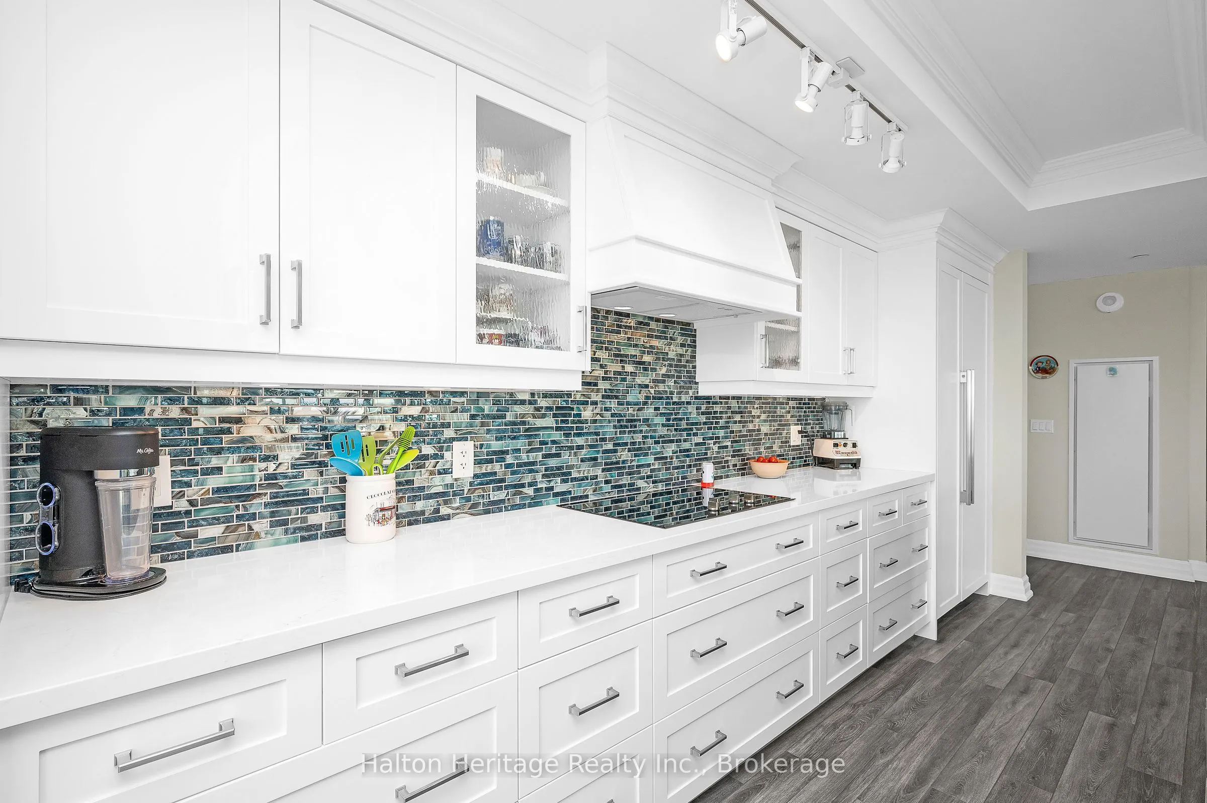 2060 Lakeshore Road, #1004