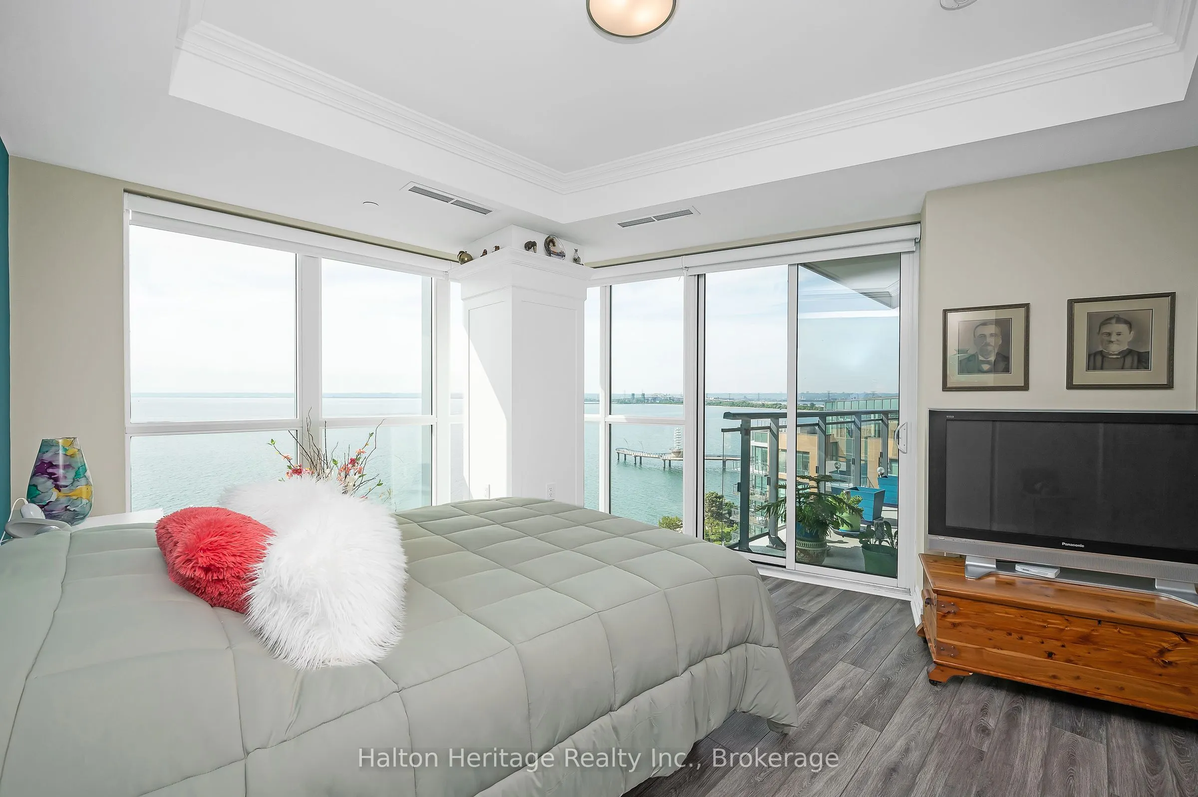 2060 Lakeshore Road, #1004