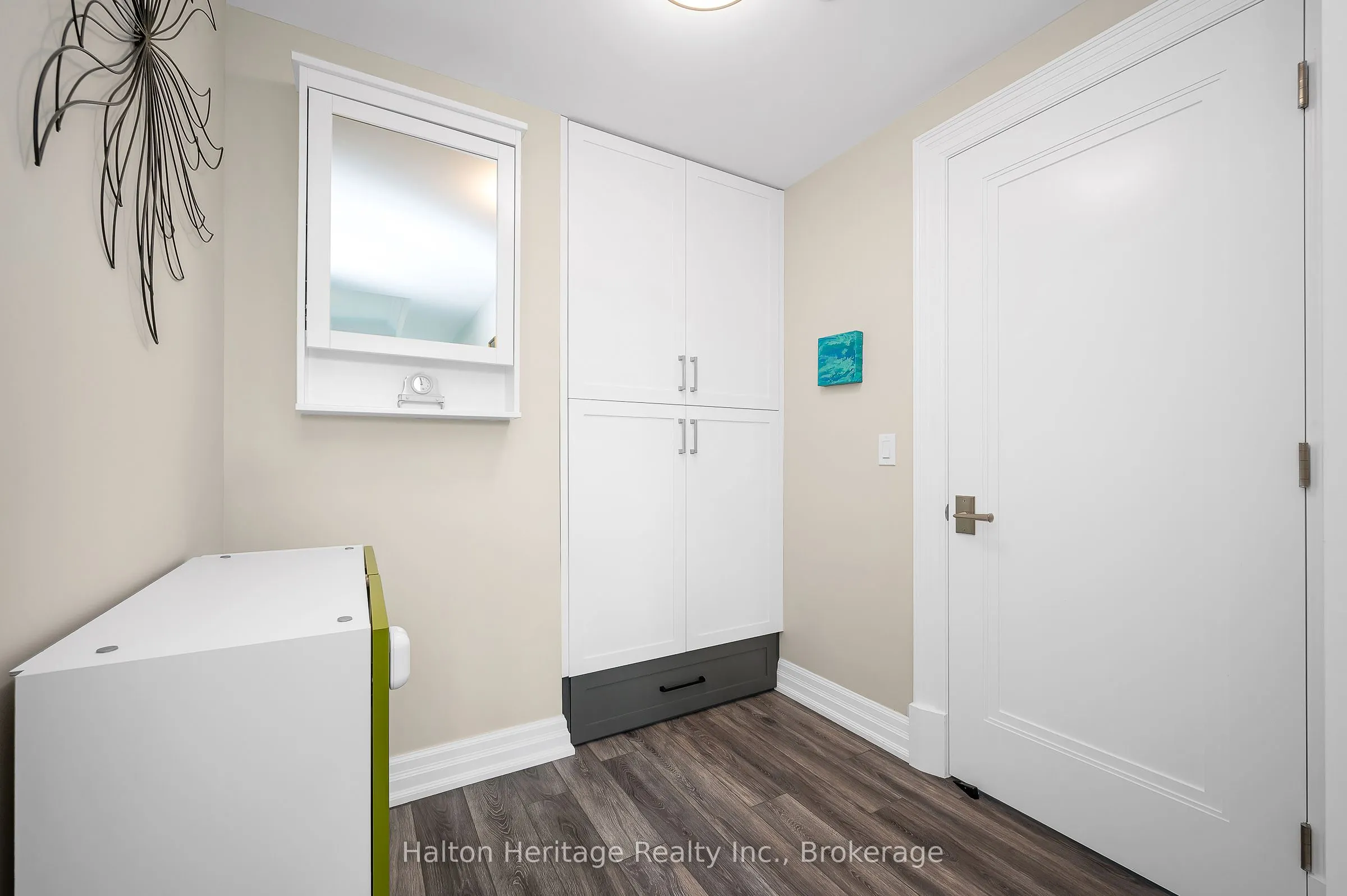2060 Lakeshore Road, #1004