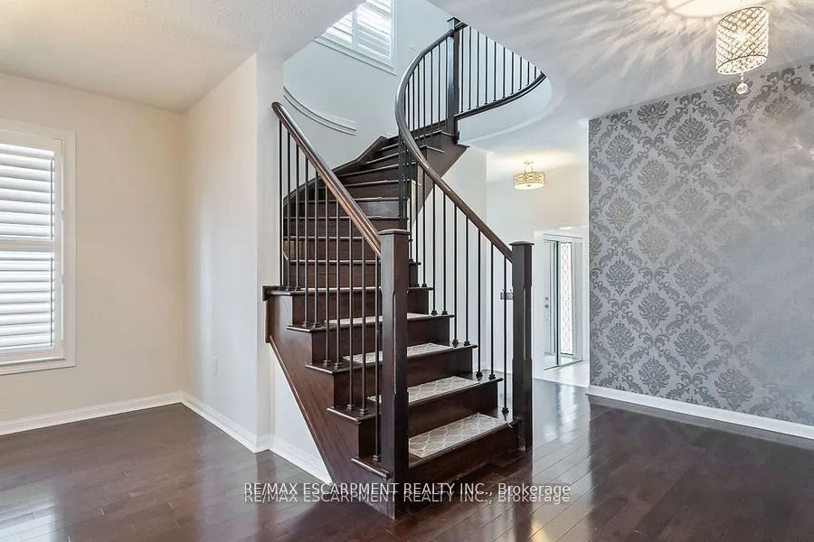 255 Monaghan Crescent E