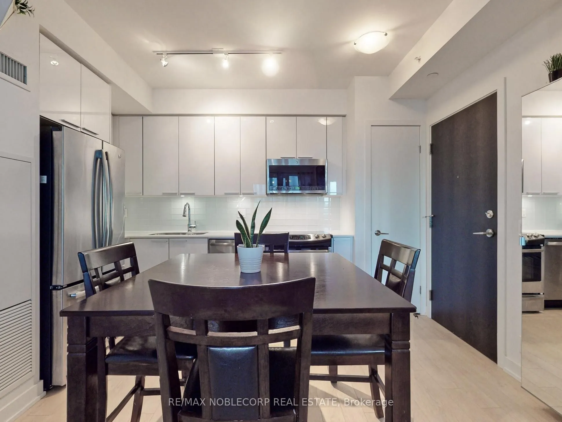 10 Park Lawn Road, #905