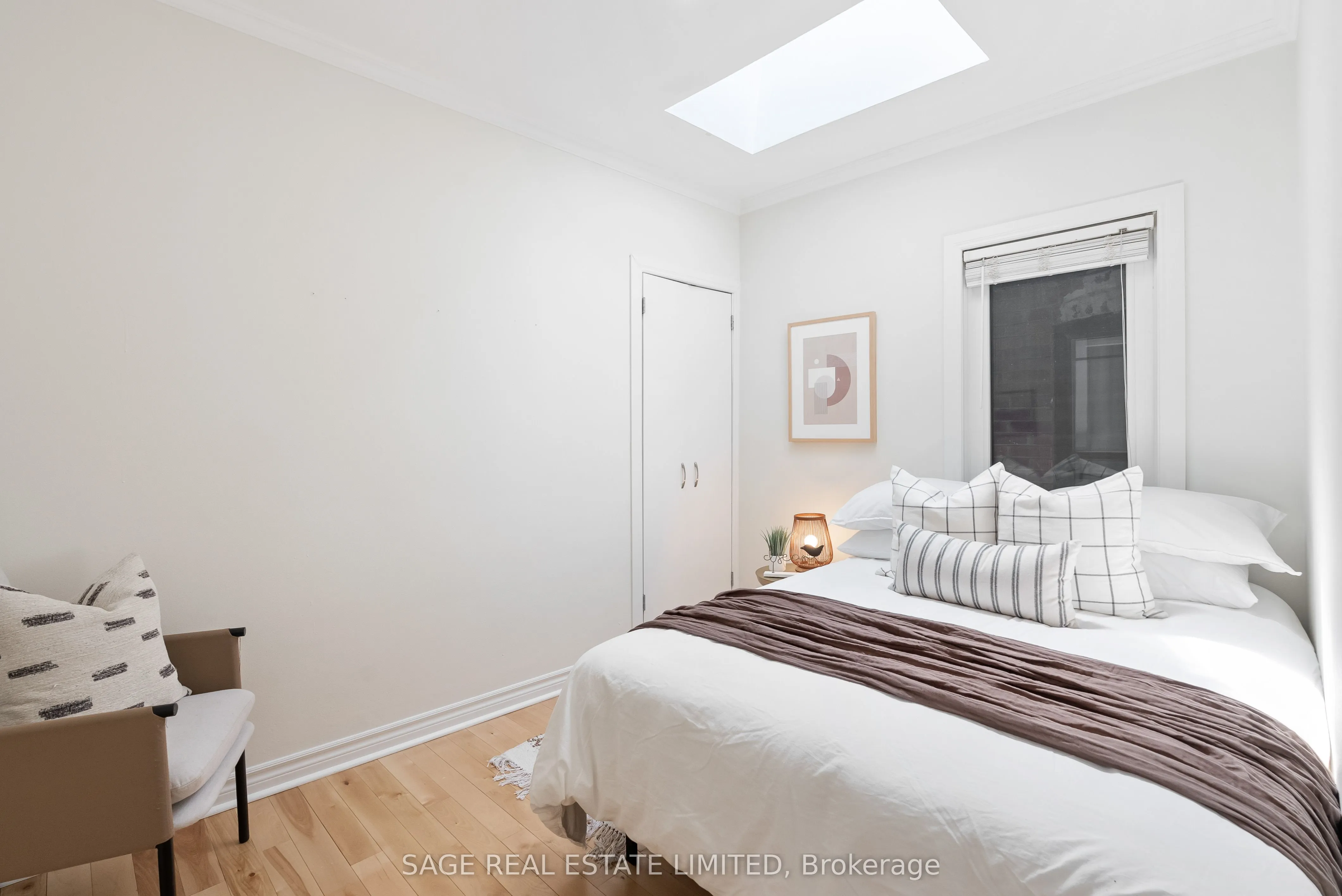 4047 Old Dundas Street