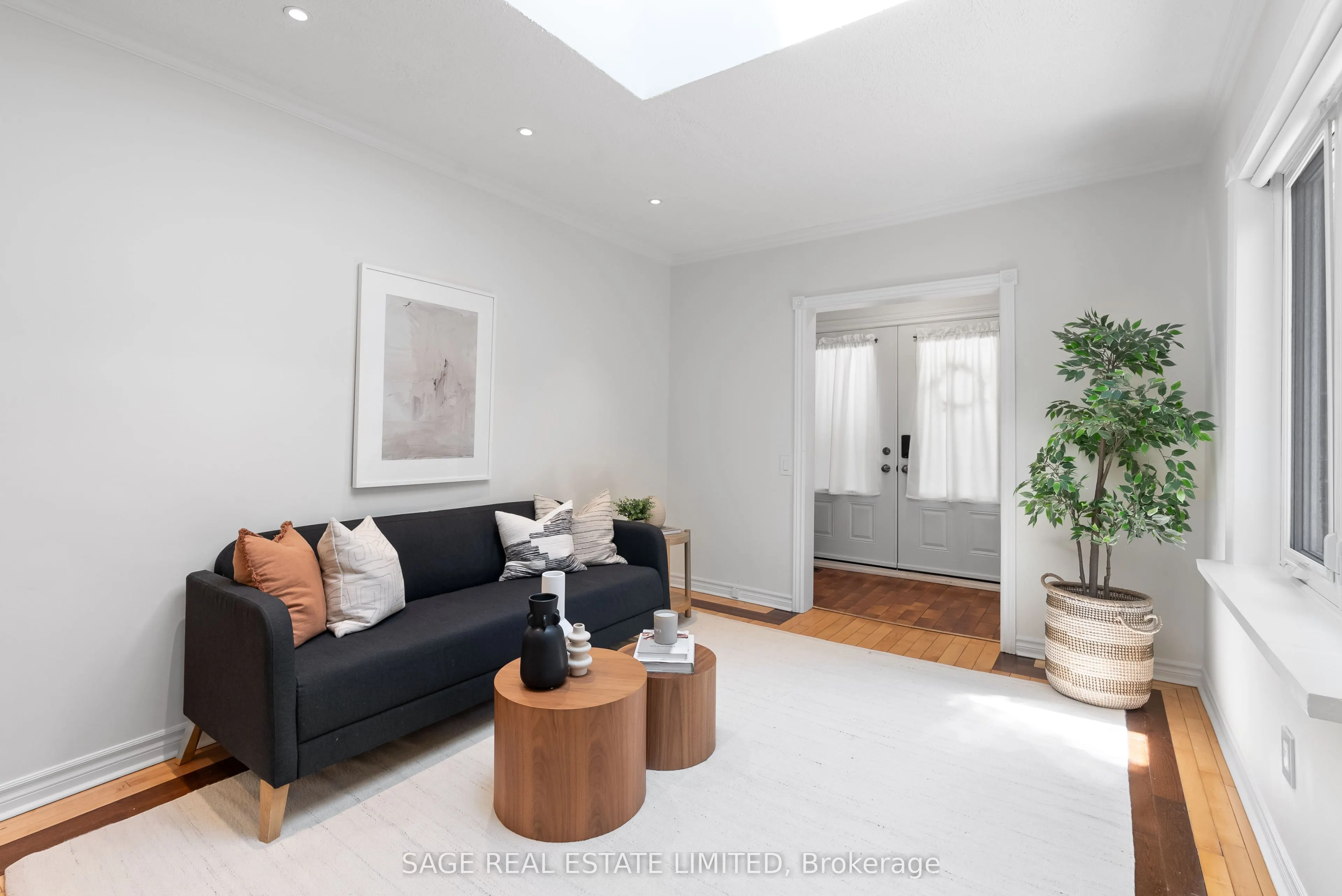 4047 Old Dundas Street