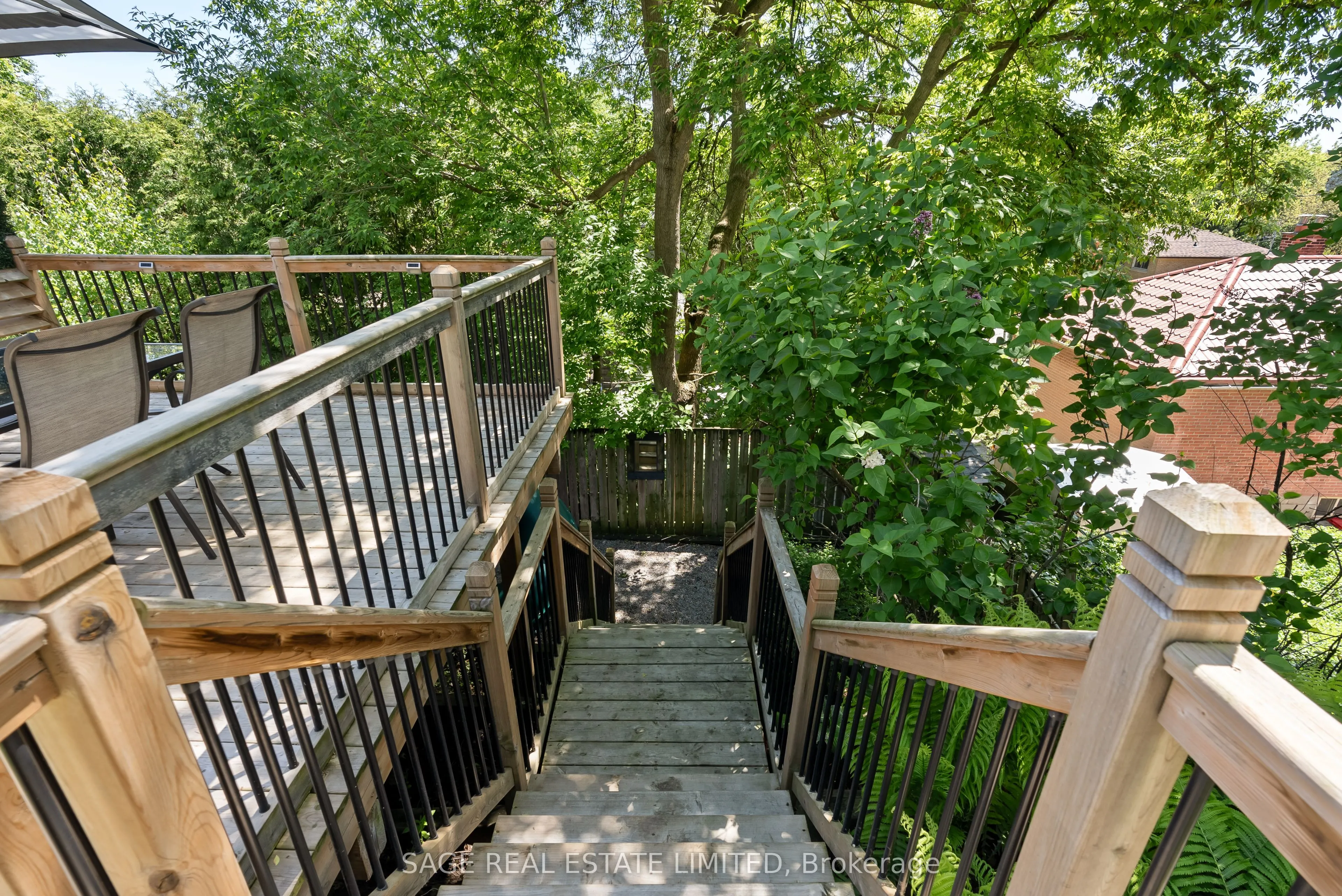4047 Old Dundas Street