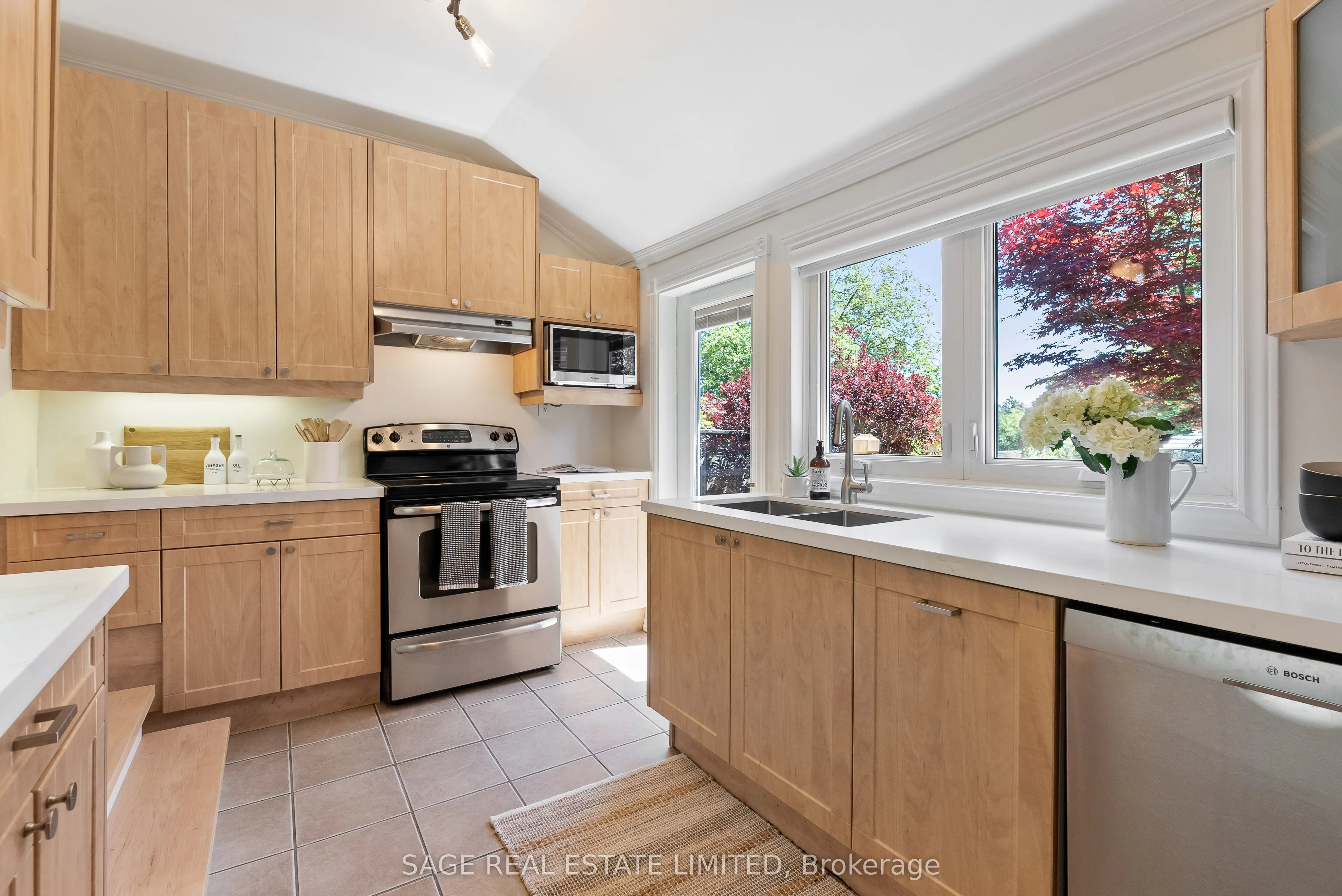 4047 Old Dundas Street