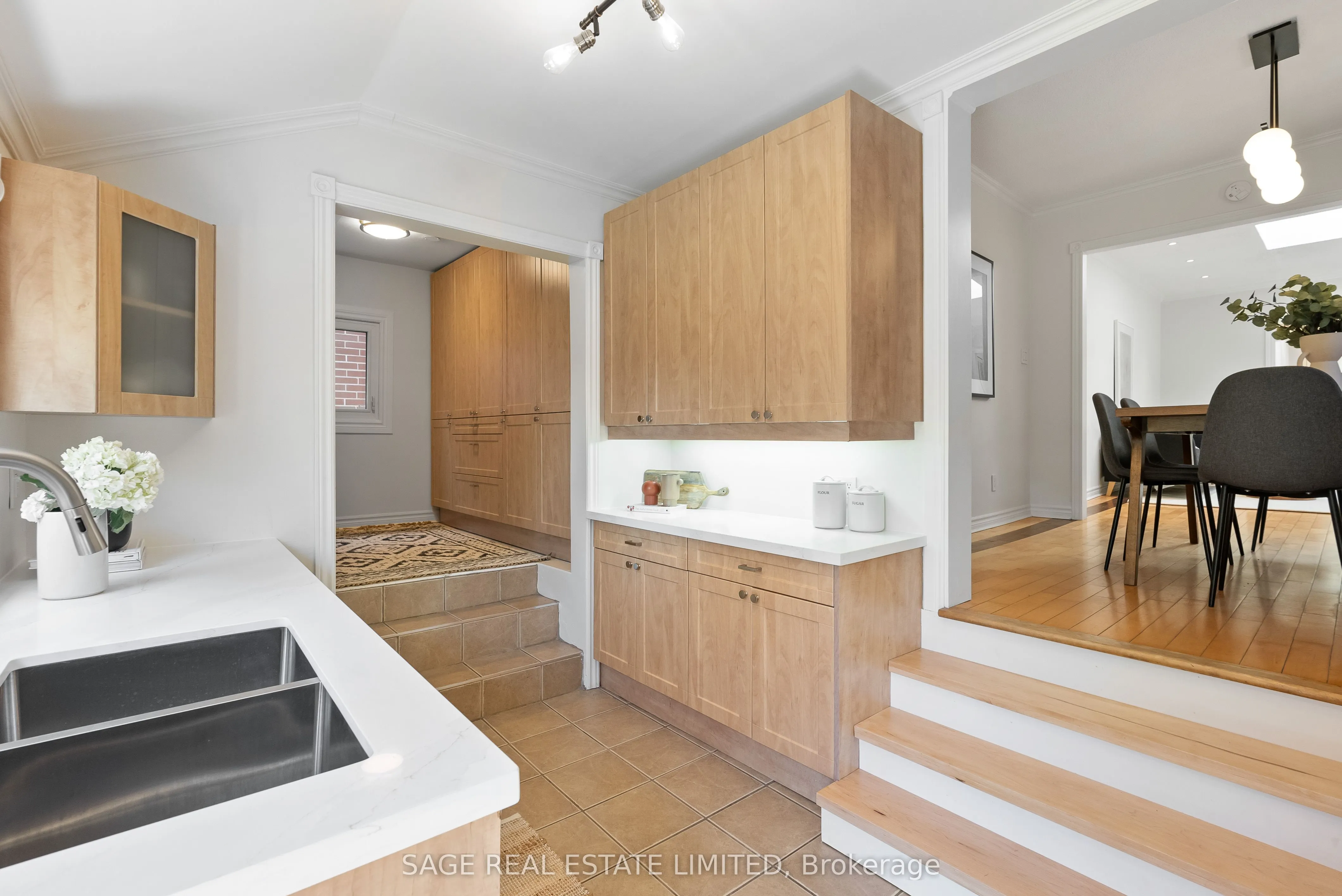 4047 Old Dundas Street