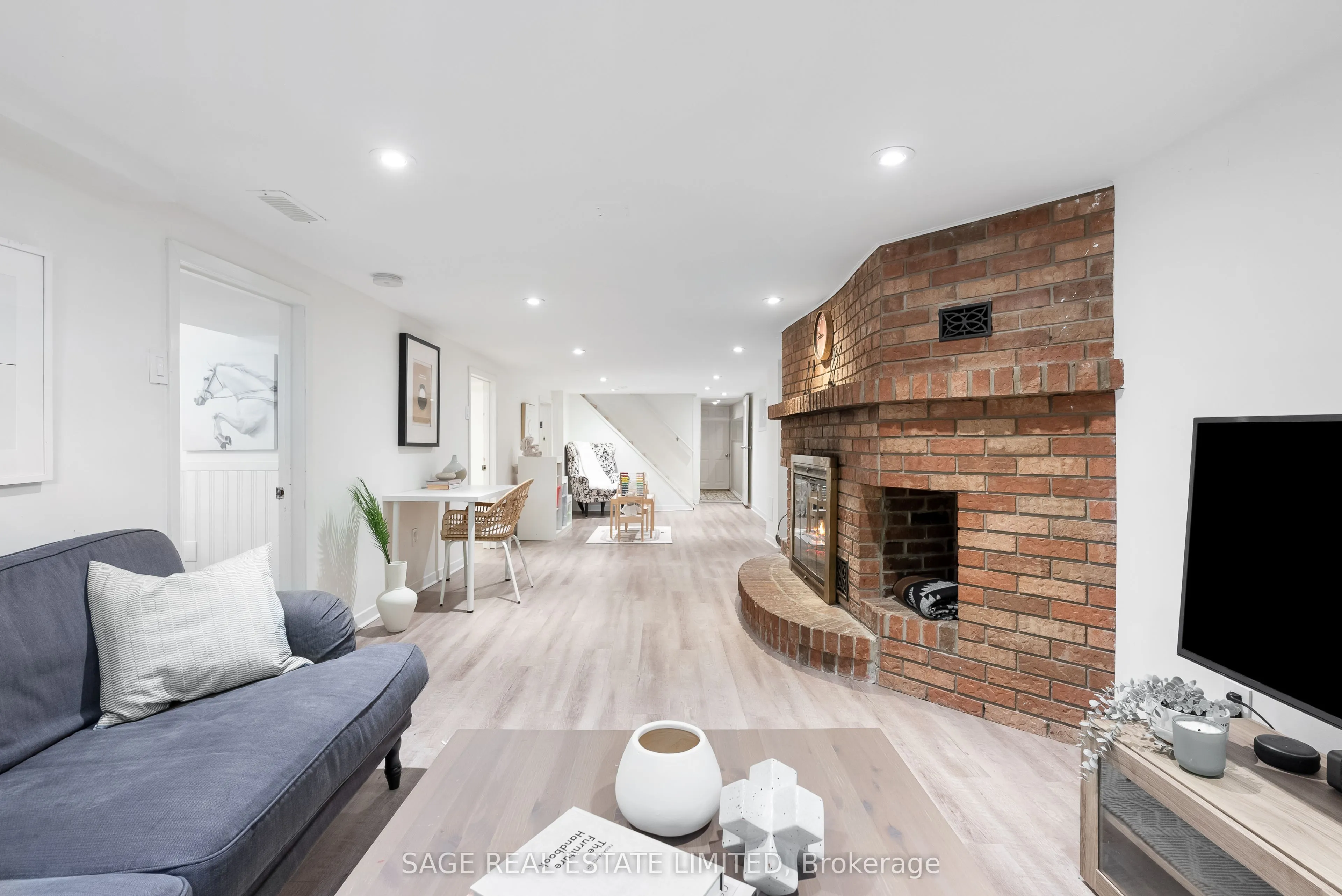 4047 Old Dundas Street