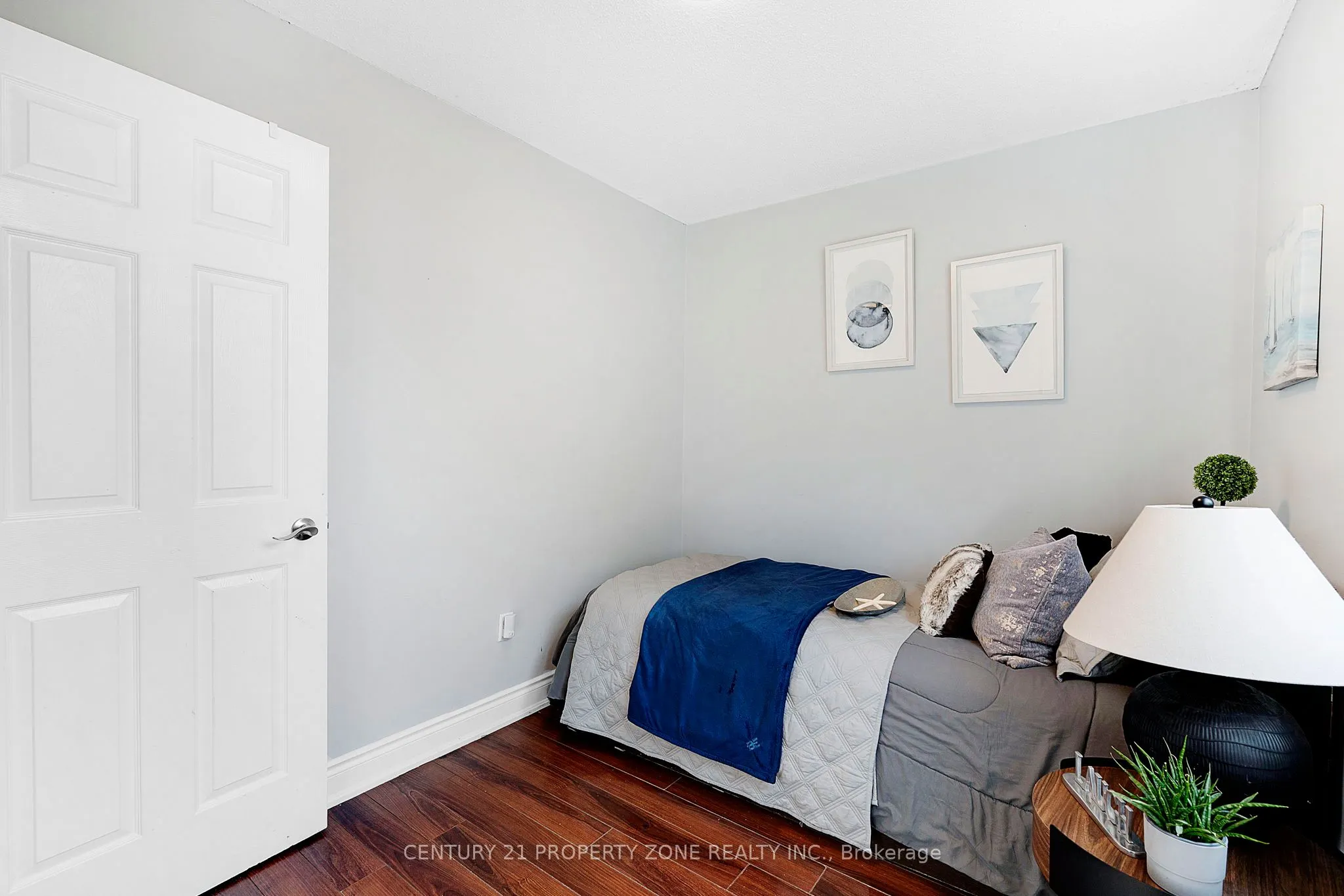 21 White Tail Crescent