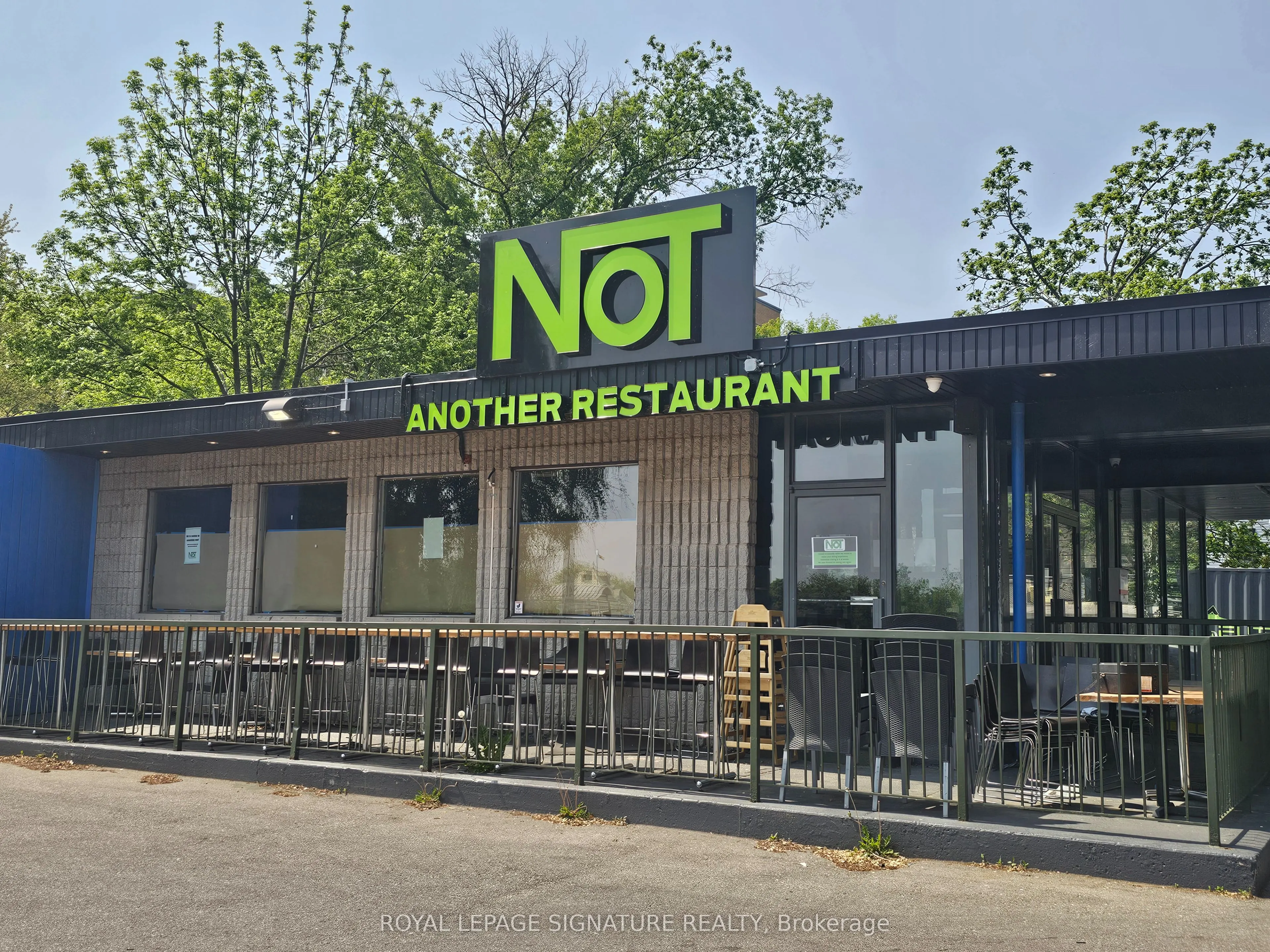 111 Lakeshore Road W