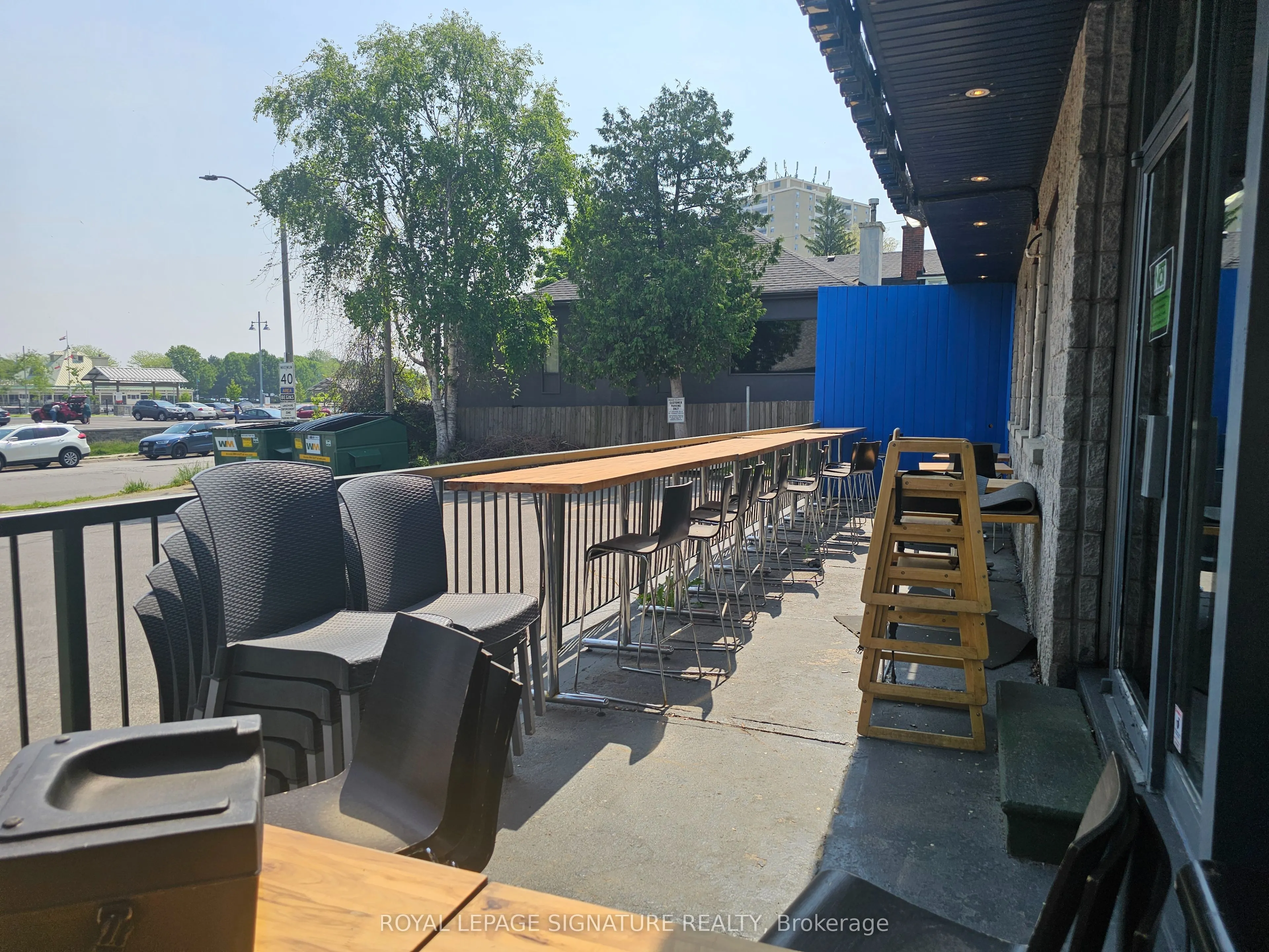 111 Lakeshore Road W