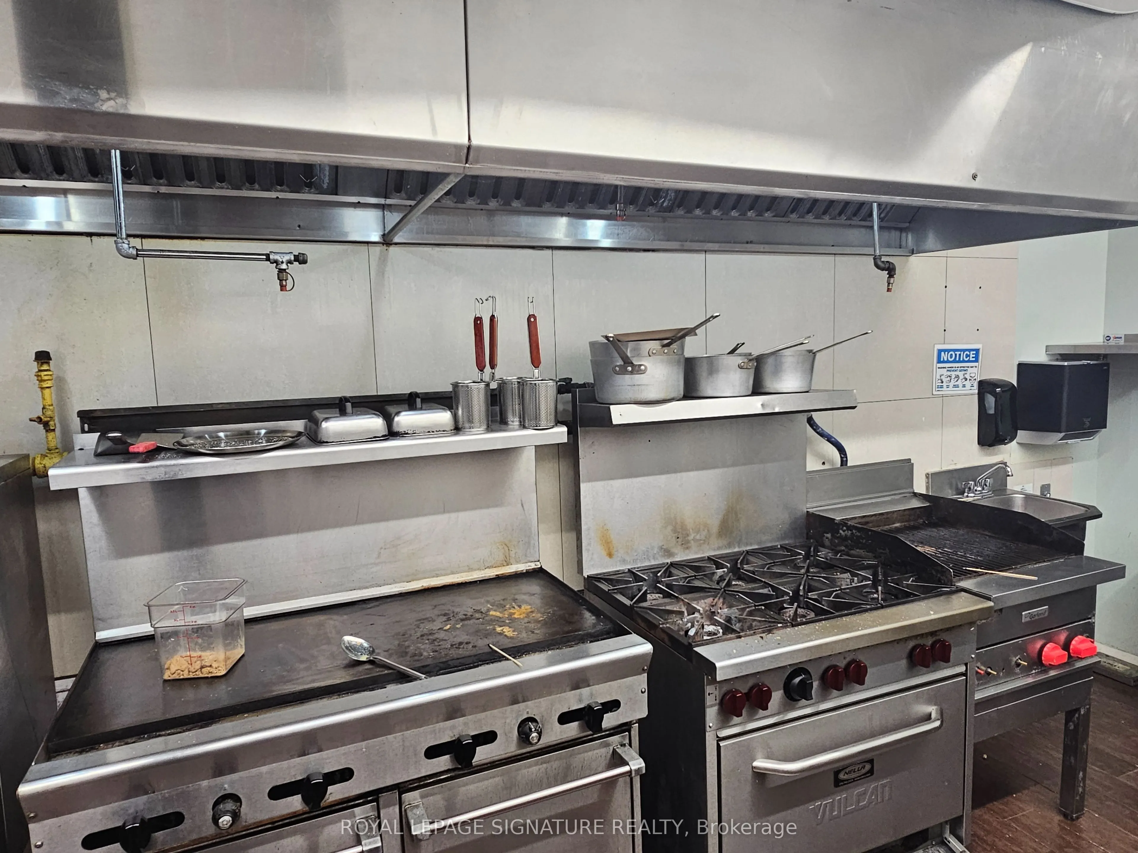 111 Lakeshore Road W