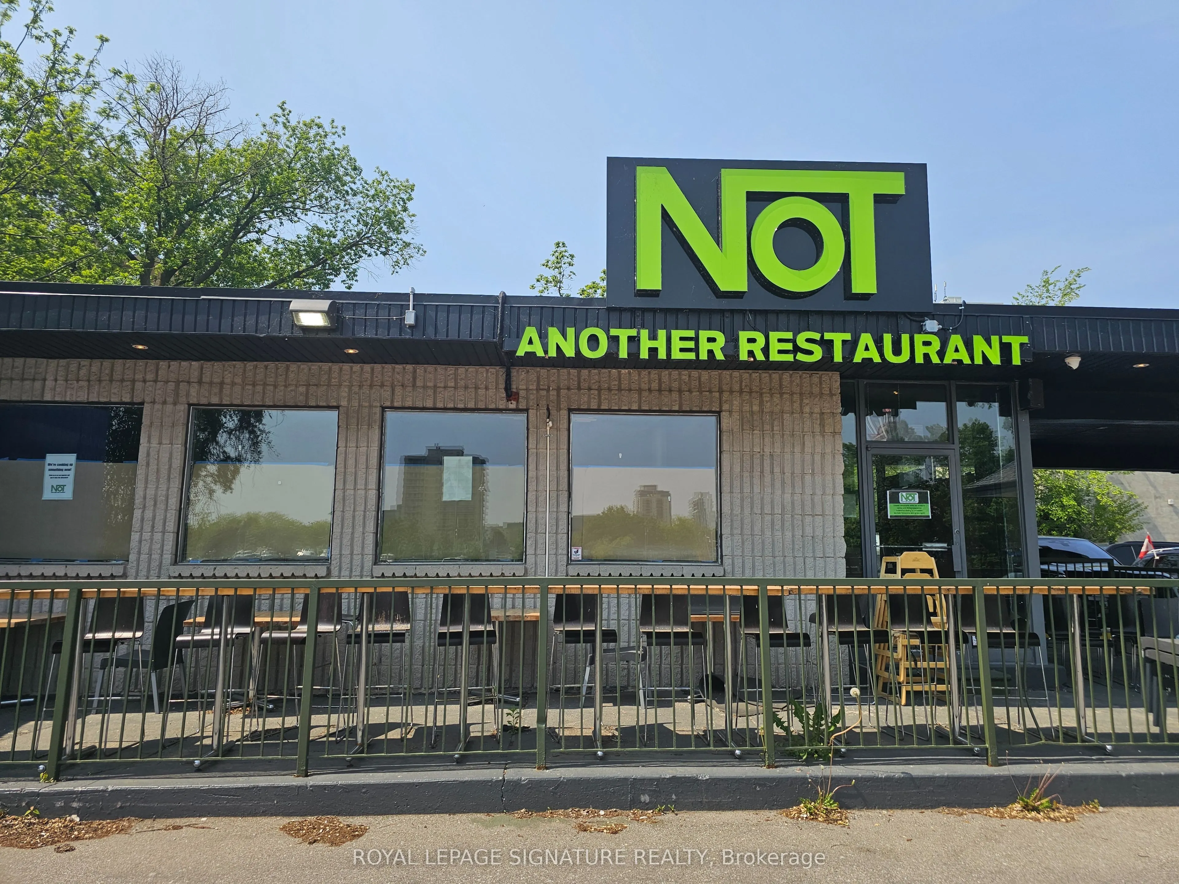 111 Lakeshore Road W