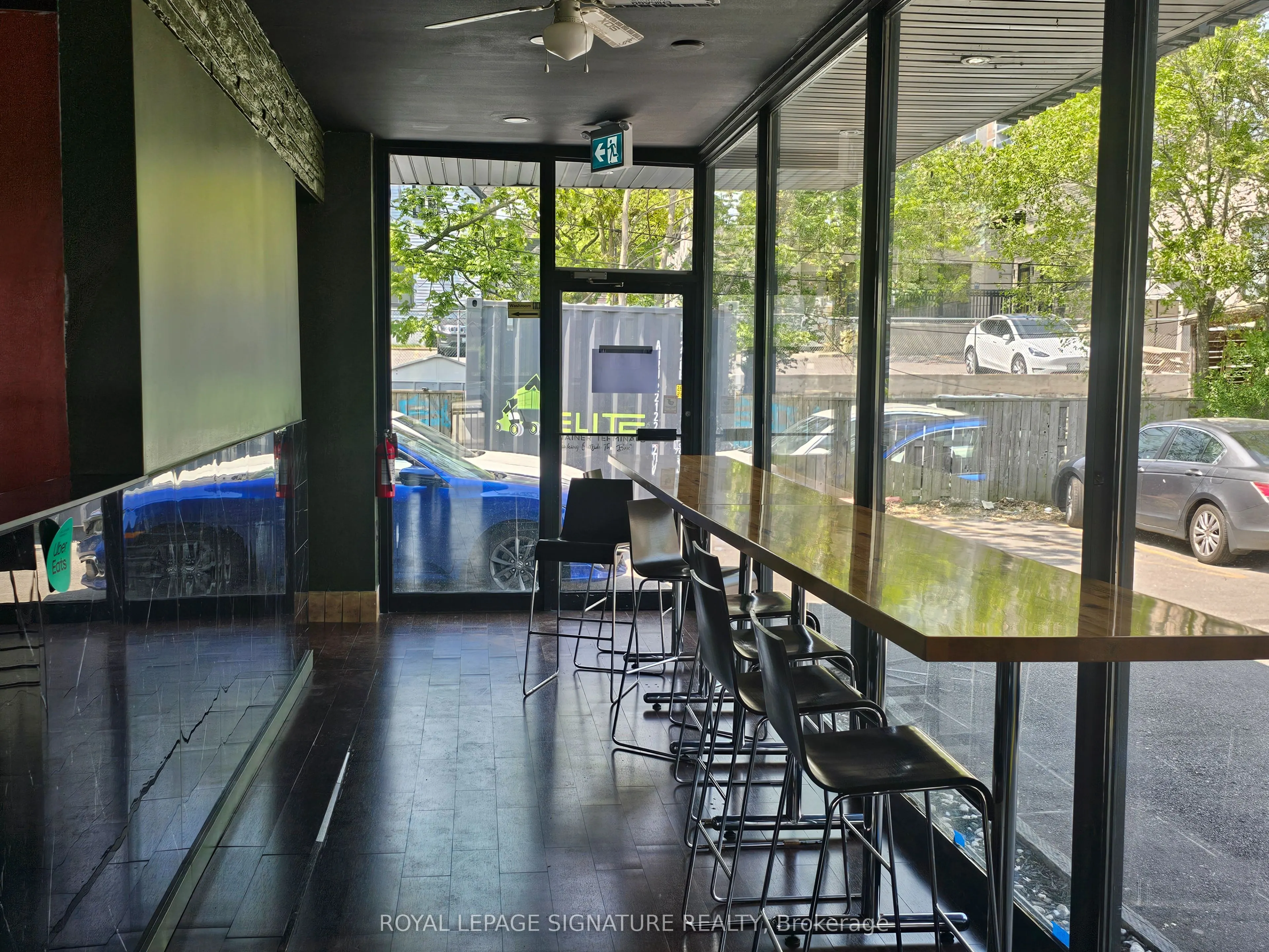 111 Lakeshore Road W