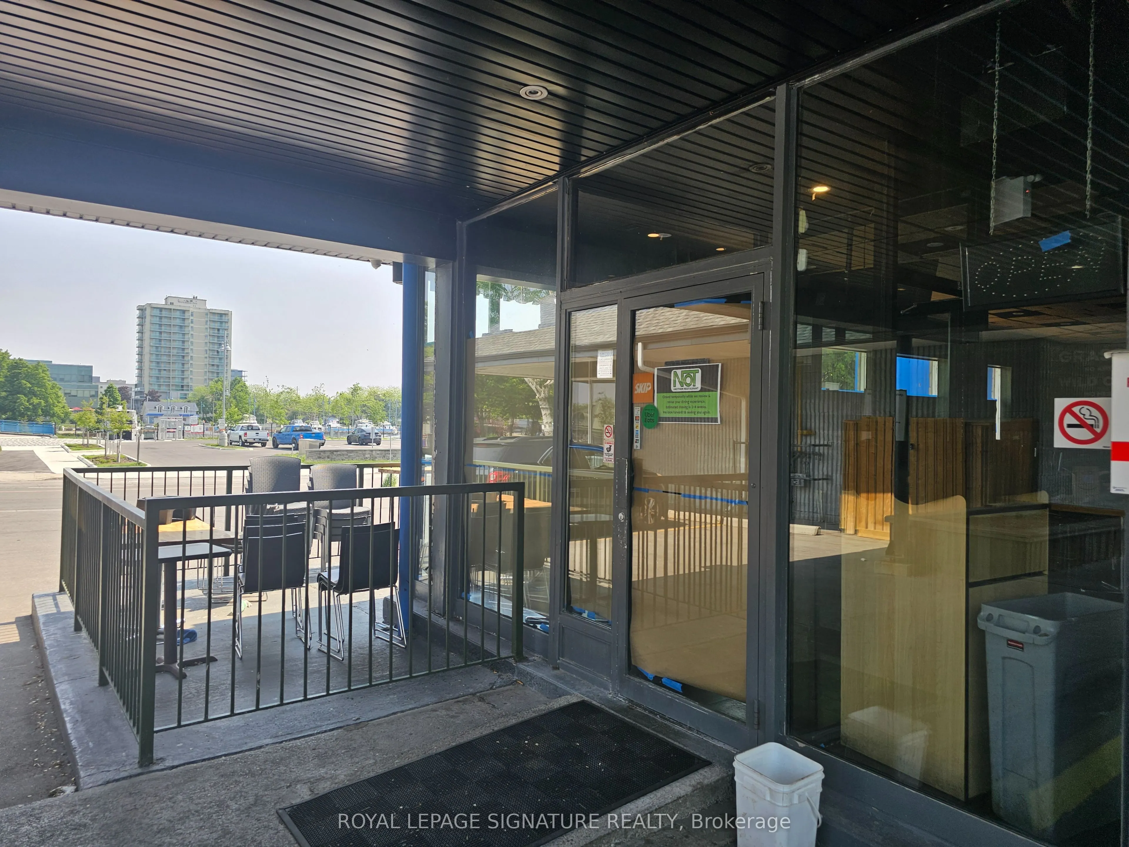 111 Lakeshore Road W