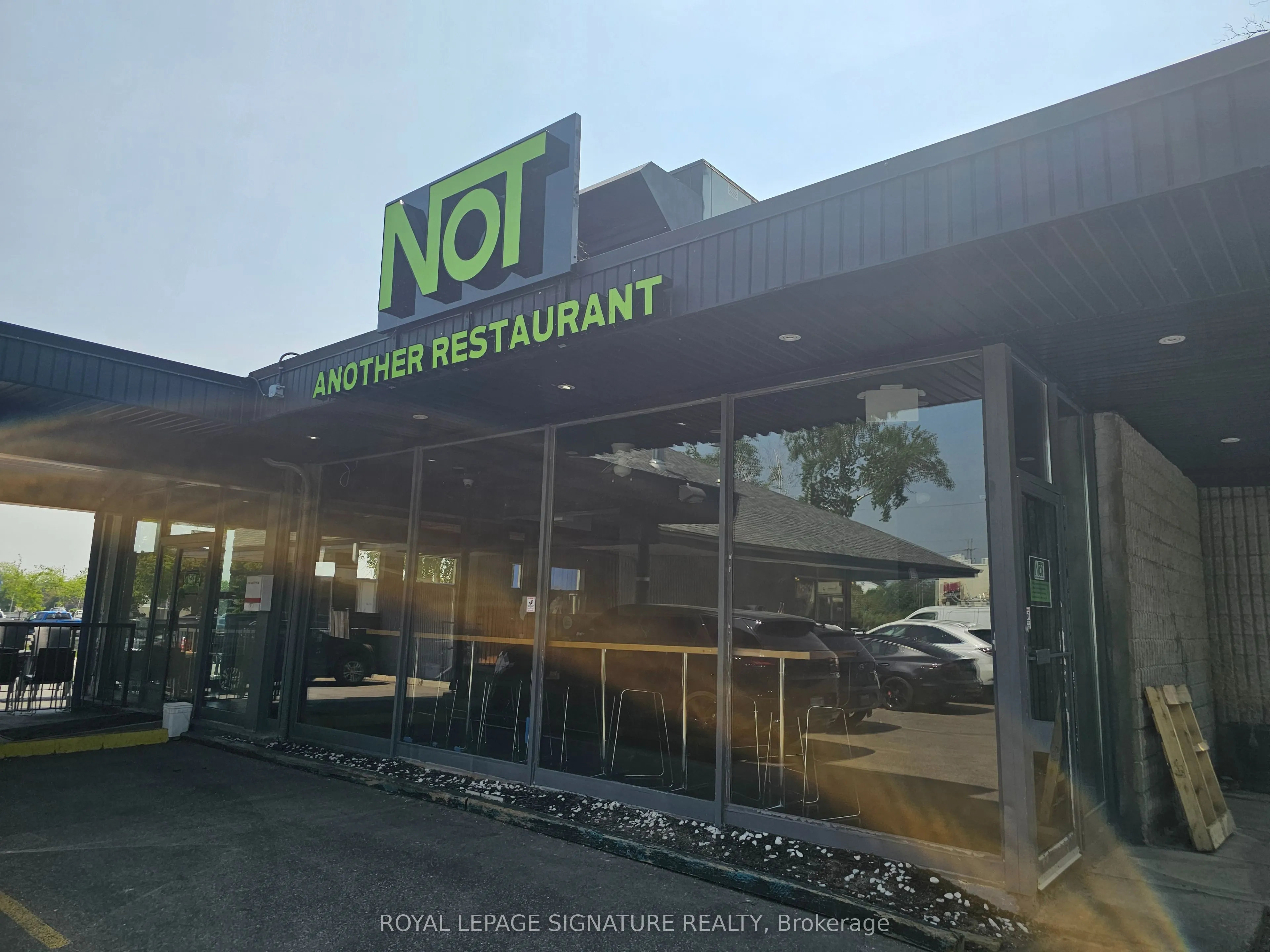 111 Lakeshore Road W