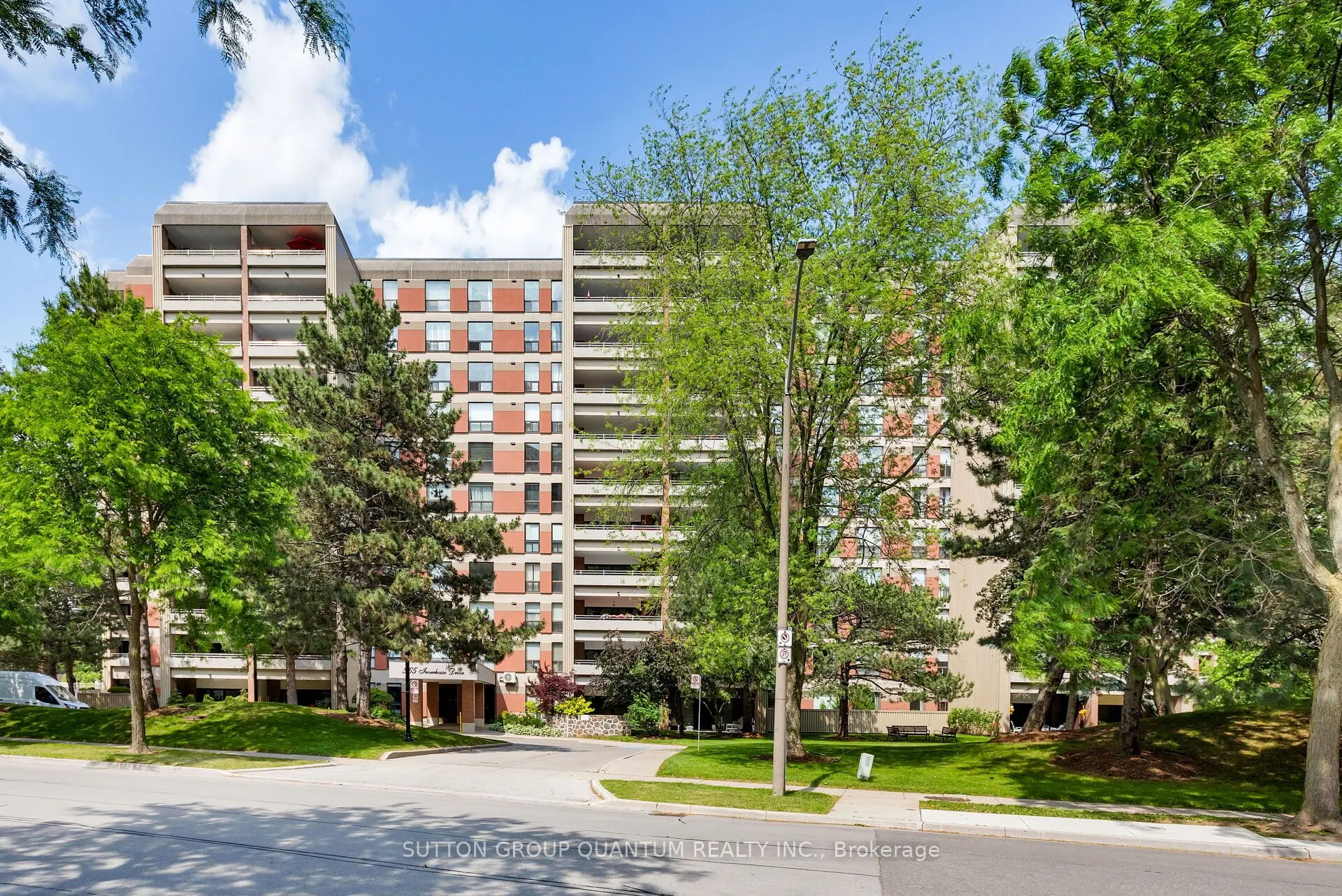 965 Inverhouse Drive, #211
