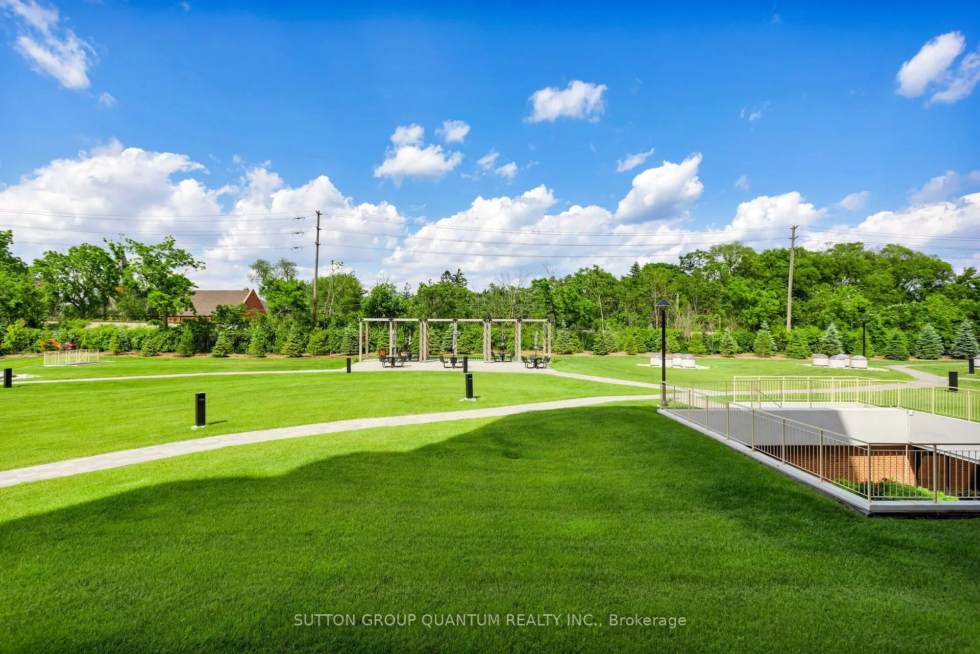 965 Inverhouse Drive, #211
