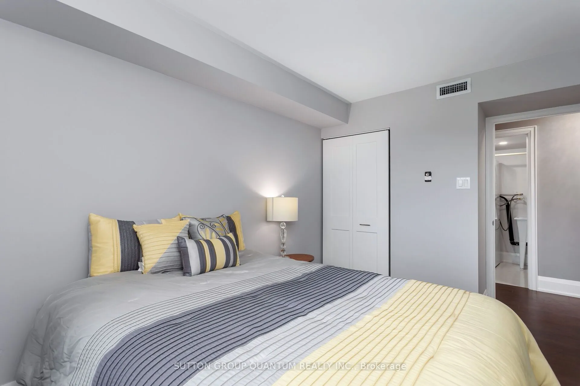 965 Inverhouse Drive, #211