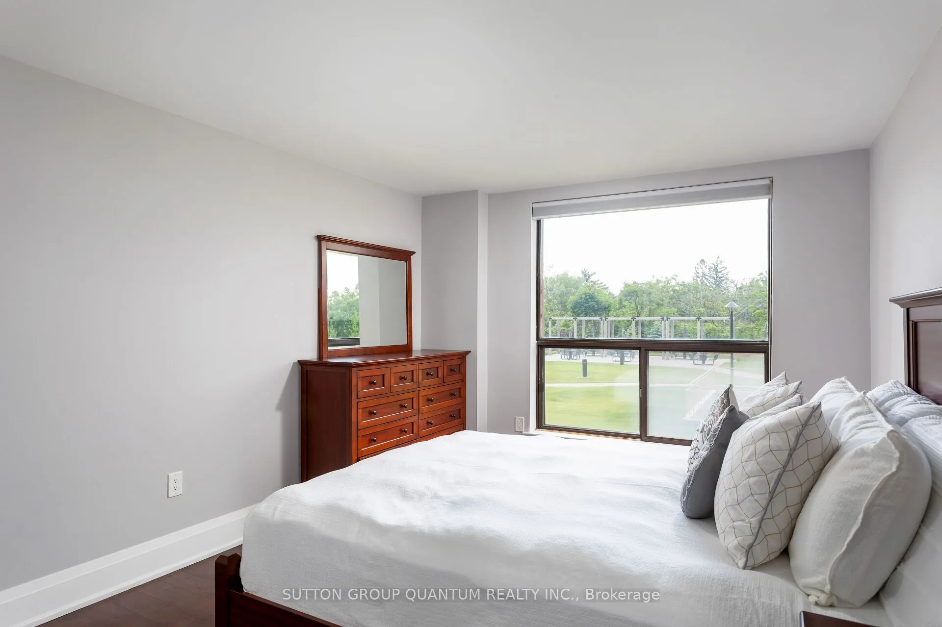 965 Inverhouse Drive, #211
