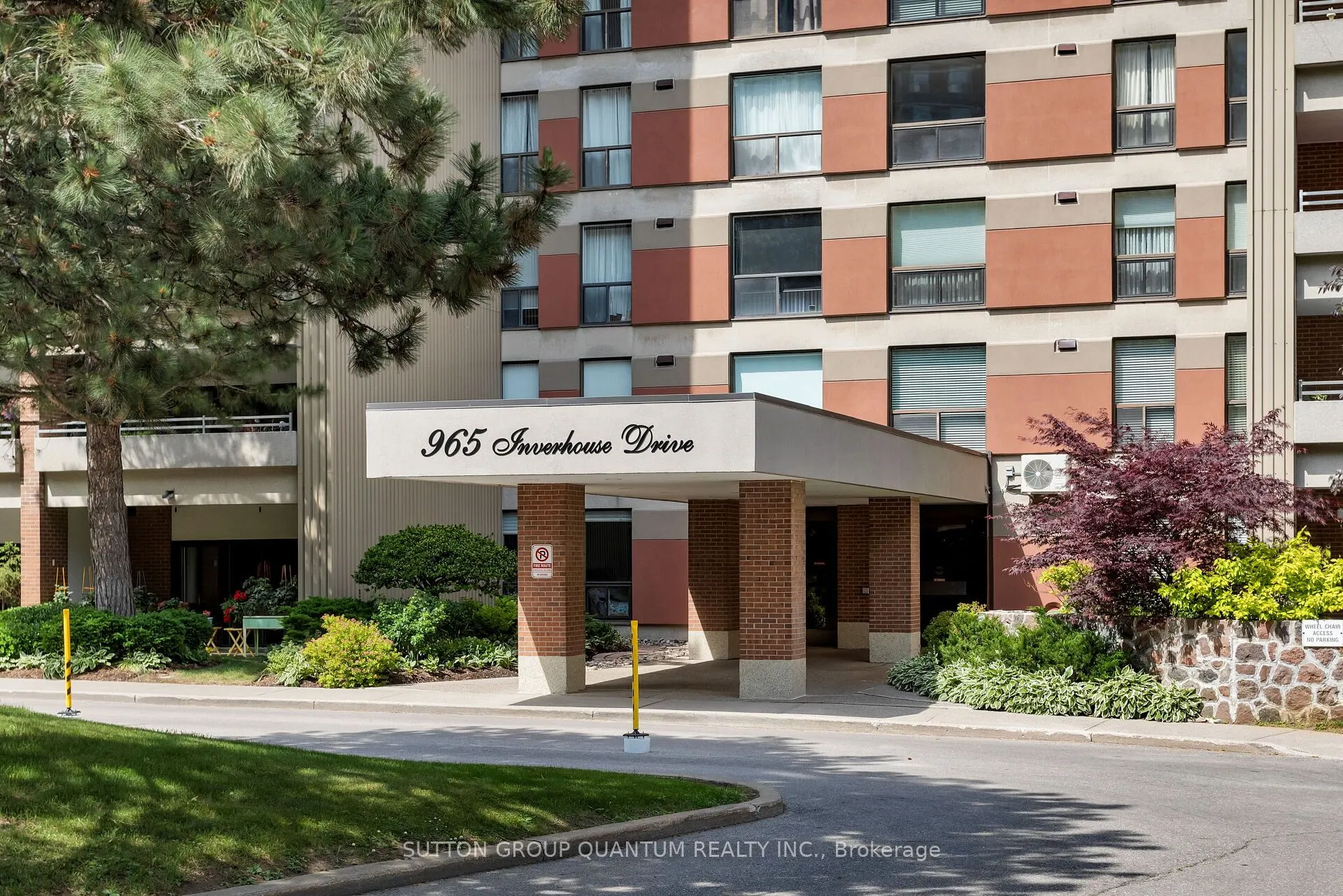 965 Inverhouse Drive, #211
