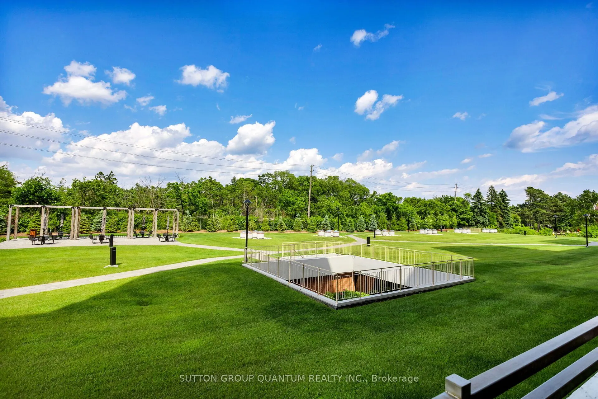 965 Inverhouse Drive, #211
