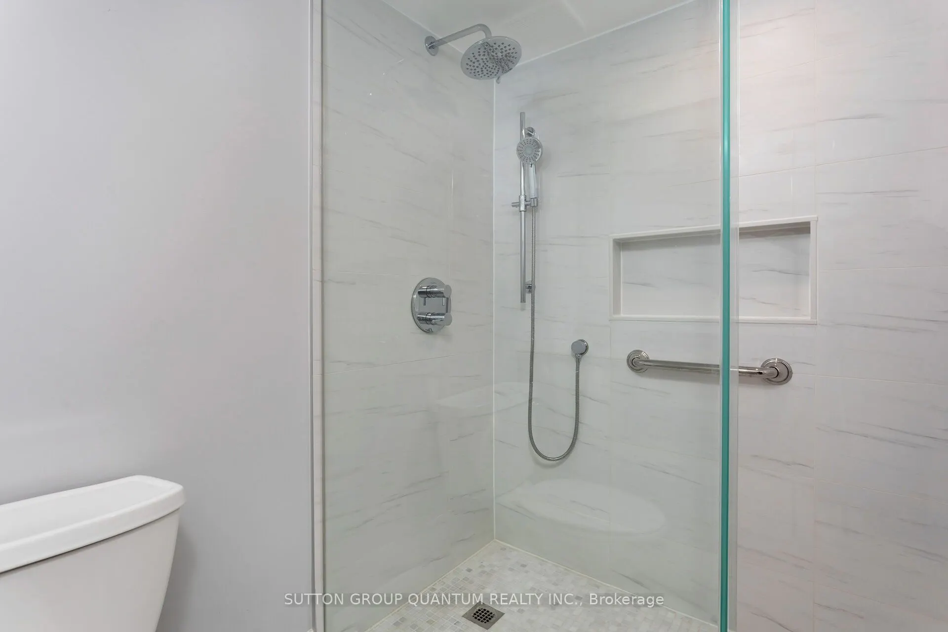 965 Inverhouse Drive, #211
