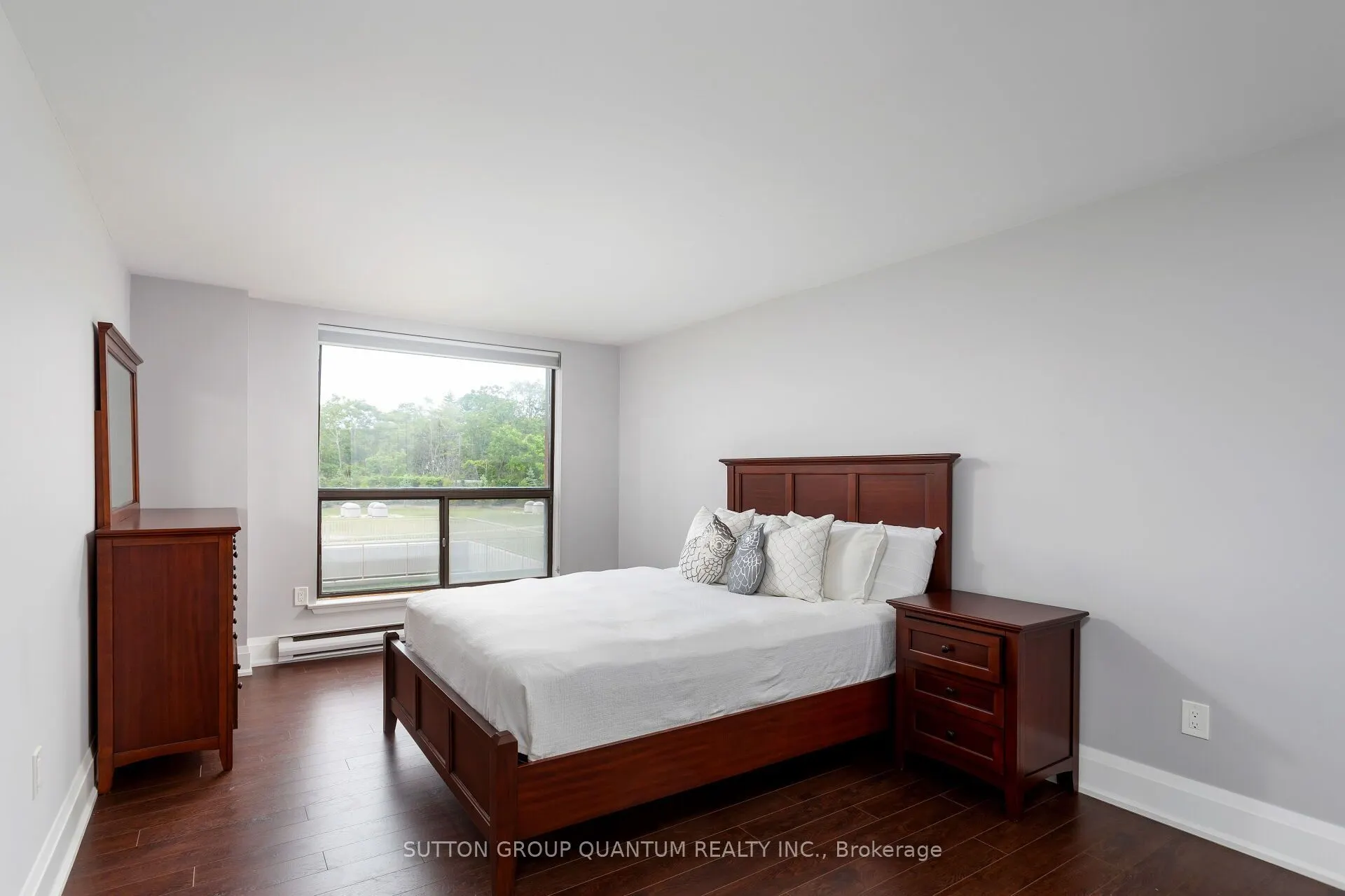 965 Inverhouse Drive, #211